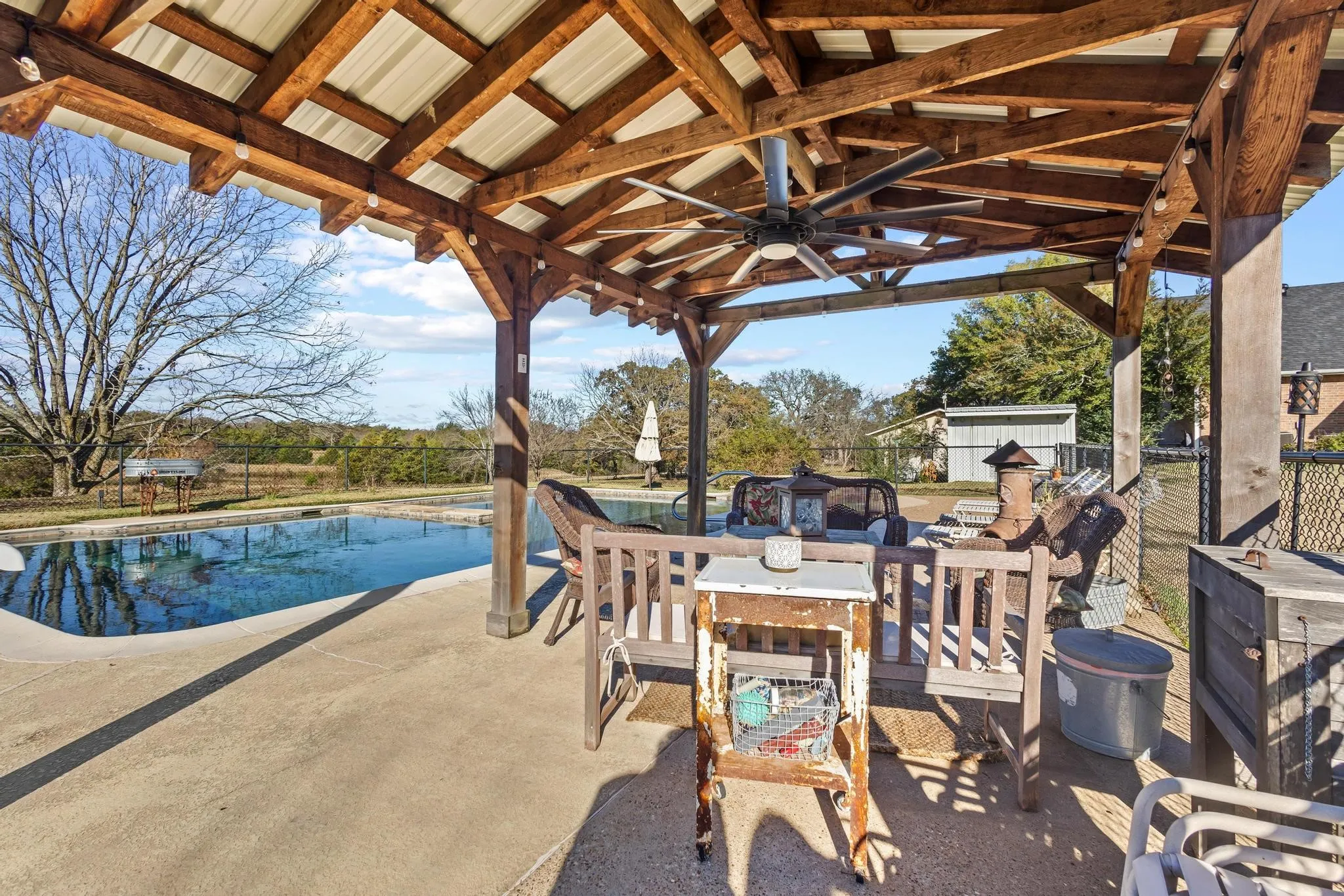 Single Family Residence For Sale in Fannin County , 2321 COUNTY ROAD 2100, Ivanhoe, Texas 75447, 6 Bedroom, 7 Bathroom, 2 Garage spaces, 5,656 Sqft, built in 1979, mls#21287182, Real Estate Agent in Ivanhoe, Homes For Sale in Fannin county, Homes For Sale in Ivanhoe, Realtor in Ivanhoe Texas, Real Estate Brokerage Independent Realty Texas, Luminita Cordes Realtor