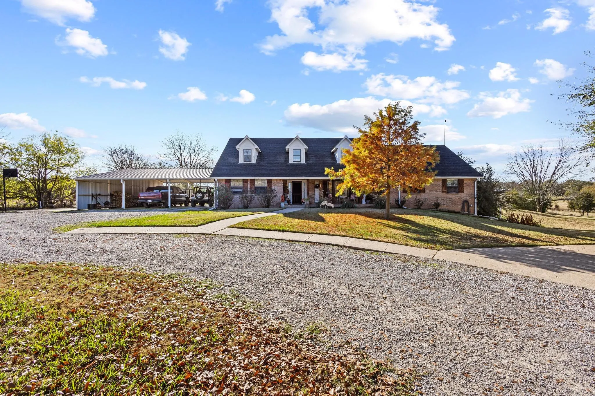 Single Family Residence For Sale in Fannin County , 2321 COUNTY ROAD 2100, Ivanhoe, Texas 75447, 6 Bedroom, 7 Bathroom, 2 Garage spaces, 5,656 Sqft, built in 1979, mls#21287182, Real Estate Agent in Ivanhoe, Homes For Sale in Fannin county, Homes For Sale in Ivanhoe, Realtor in Ivanhoe Texas, Real Estate Brokerage Independent Realty Texas, Luminita Cordes Realtor