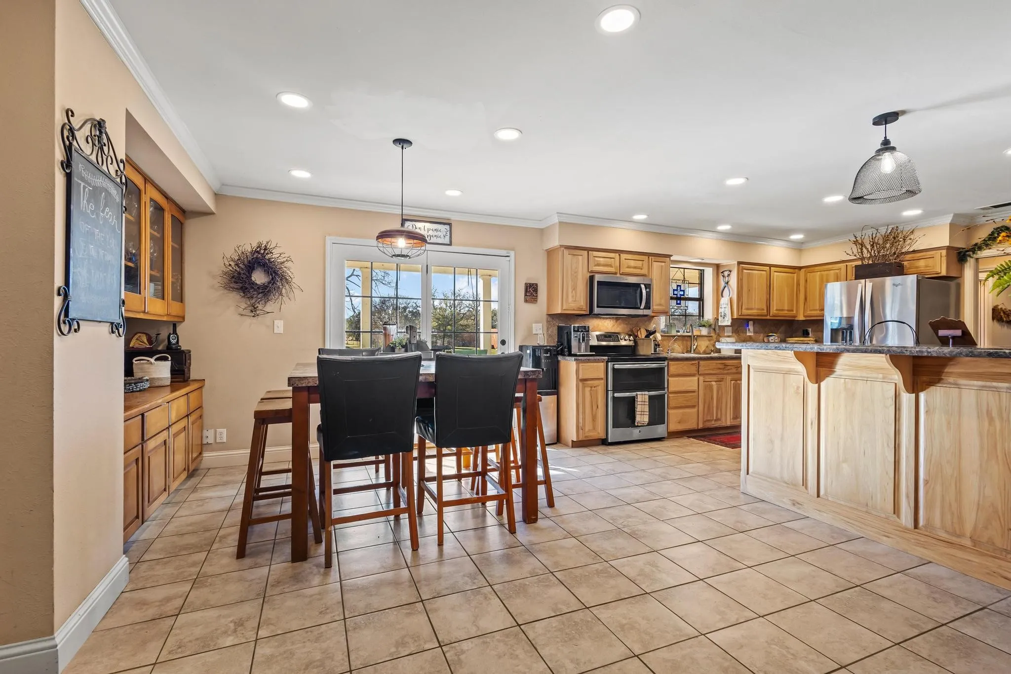 Single Family Residence For Sale in Fannin County , 2321 COUNTY ROAD 2100, Ivanhoe, Texas 75447, 6 Bedroom, 7 Bathroom, 2 Garage spaces, 5,656 Sqft, built in 1979, mls#21287182, Real Estate Agent in Ivanhoe, Homes For Sale in Fannin county, Homes For Sale in Ivanhoe, Realtor in Ivanhoe Texas, Real Estate Brokerage Independent Realty Texas, Luminita Cordes Realtor