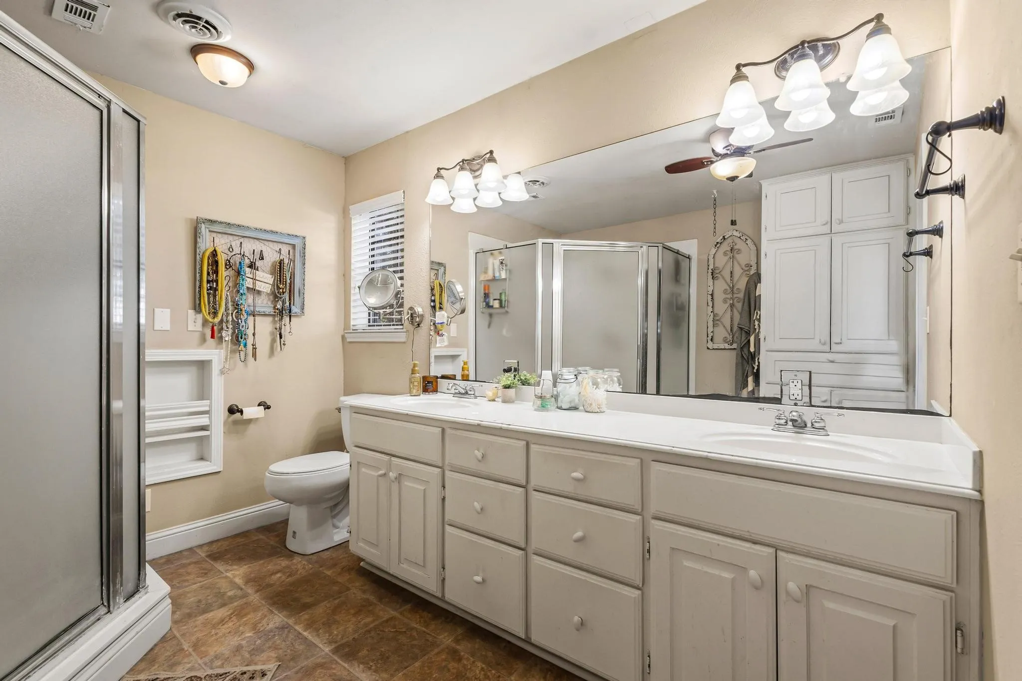 Single Family Residence For Sale in Fannin County , 2321 COUNTY ROAD 2100, Ivanhoe, Texas 75447, 6 Bedroom, 7 Bathroom, 2 Garage spaces, 5,656 Sqft, built in 1979, mls#21287182, Real Estate Agent in Ivanhoe, Homes For Sale in Fannin county, Homes For Sale in Ivanhoe, Realtor in Ivanhoe Texas, Real Estate Brokerage Independent Realty Texas, Luminita Cordes Realtor