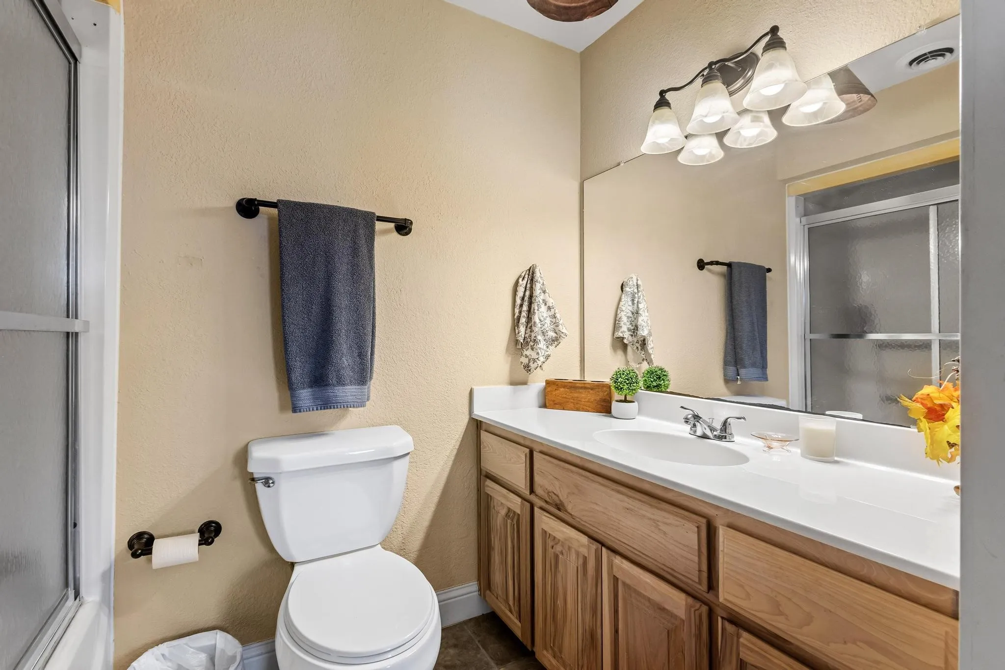 Single Family Residence For Sale in Fannin County , 2321 COUNTY ROAD 2100, Ivanhoe, Texas 75447, 6 Bedroom, 7 Bathroom, 2 Garage spaces, 5,656 Sqft, built in 1979, mls#21287182, Real Estate Agent in Ivanhoe, Homes For Sale in Fannin county, Homes For Sale in Ivanhoe, Realtor in Ivanhoe Texas, Real Estate Brokerage Independent Realty Texas, Luminita Cordes Realtor