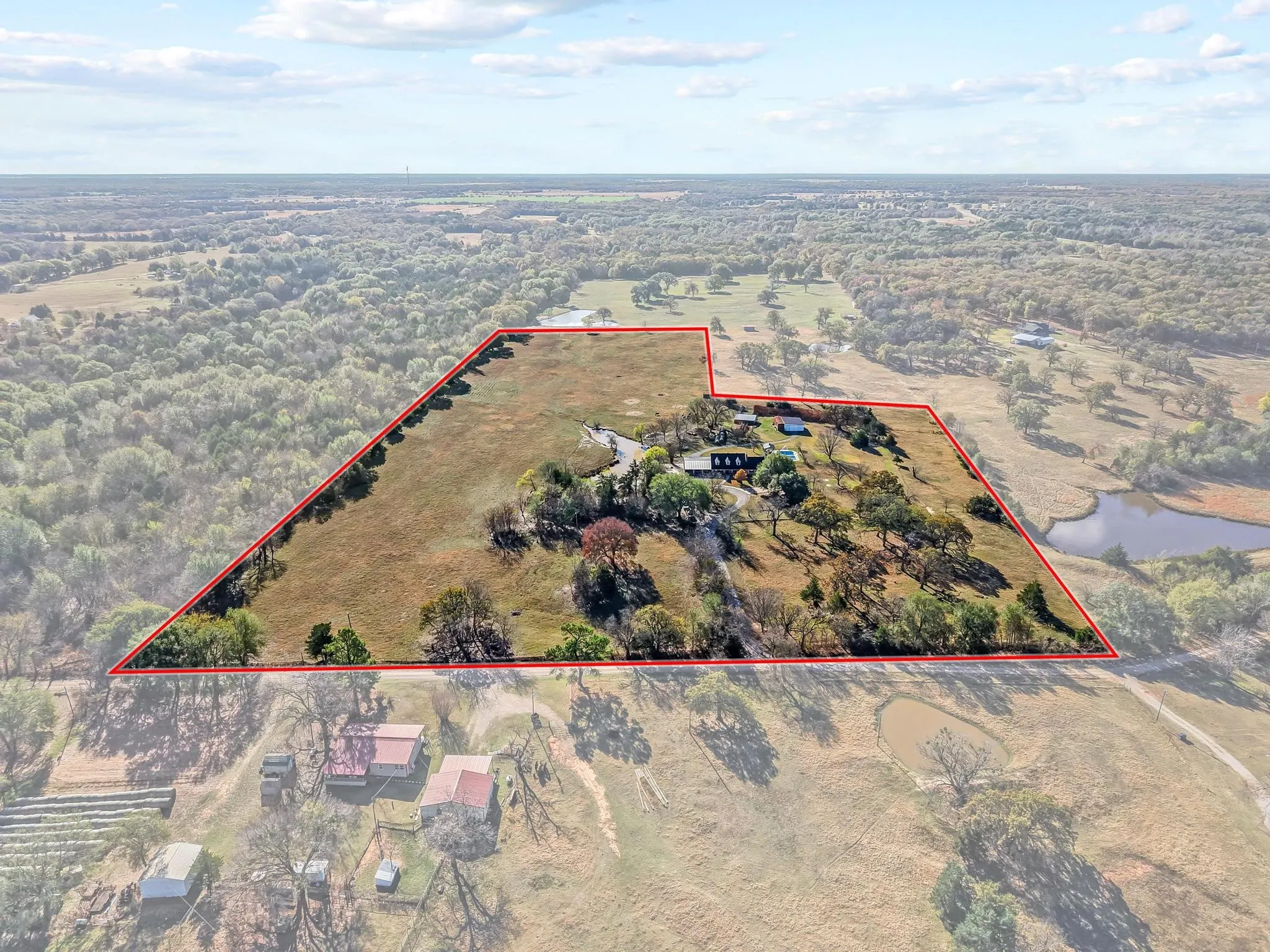 Single Family Residence For Sale in Fannin County , 2321 COUNTY ROAD 2100, Ivanhoe, Texas 75447, 6 Bedroom, 7 Bathroom, 2 Garage spaces, 5,656 Sqft, built in 1979, mls#21287182, Real Estate Agent in Ivanhoe, Homes For Sale in Fannin county, Homes For Sale in Ivanhoe, Realtor in Ivanhoe Texas, Real Estate Brokerage Independent Realty Texas, Luminita Cordes Realtor