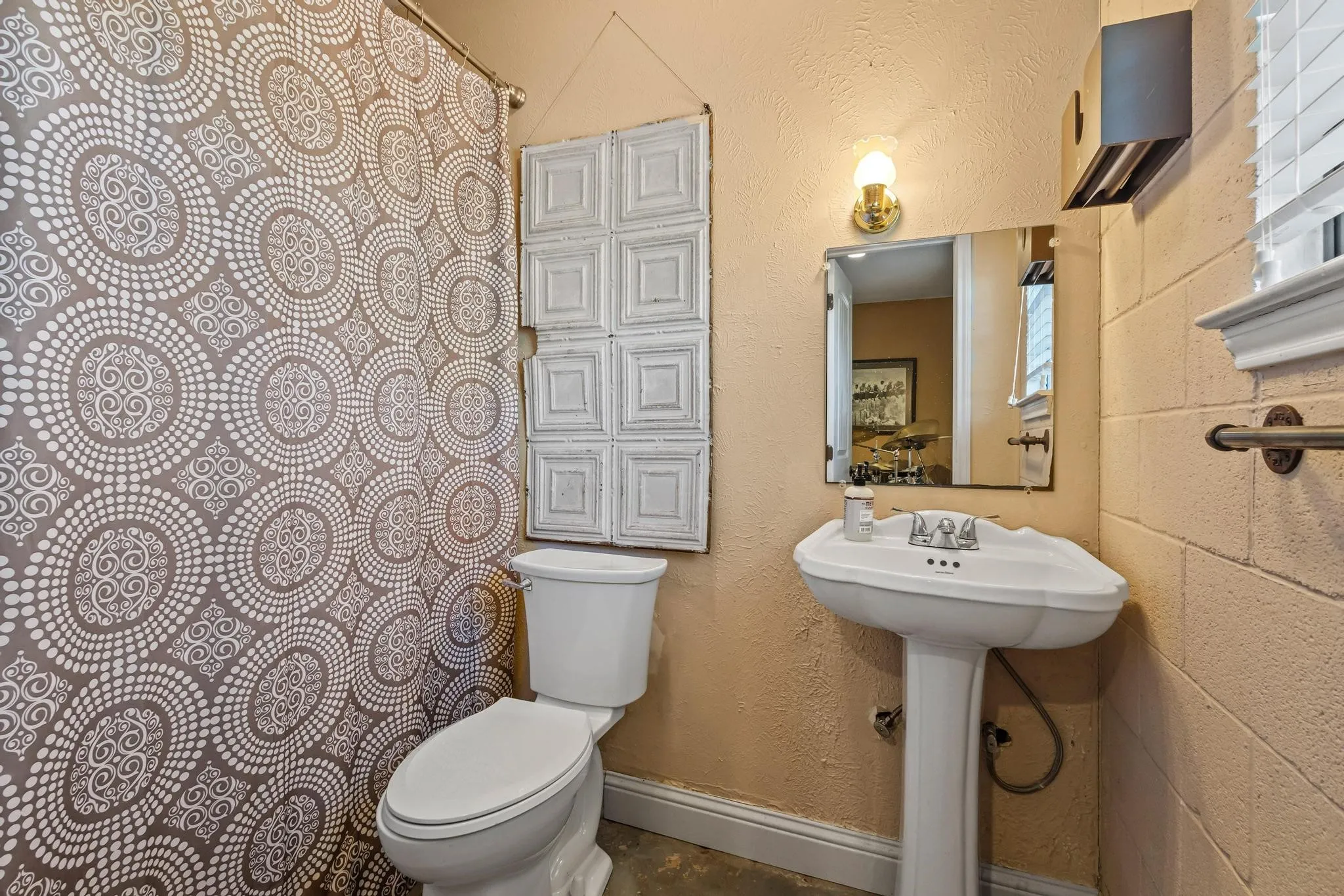 Single Family Residence For Sale in Fannin County , 2321 COUNTY ROAD 2100, Ivanhoe, Texas 75447, 6 Bedroom, 7 Bathroom, 2 Garage spaces, 5,656 Sqft, built in 1979, mls#21287182, Real Estate Agent in Ivanhoe, Homes For Sale in Fannin county, Homes For Sale in Ivanhoe, Realtor in Ivanhoe Texas, Real Estate Brokerage Independent Realty Texas, Luminita Cordes Realtor