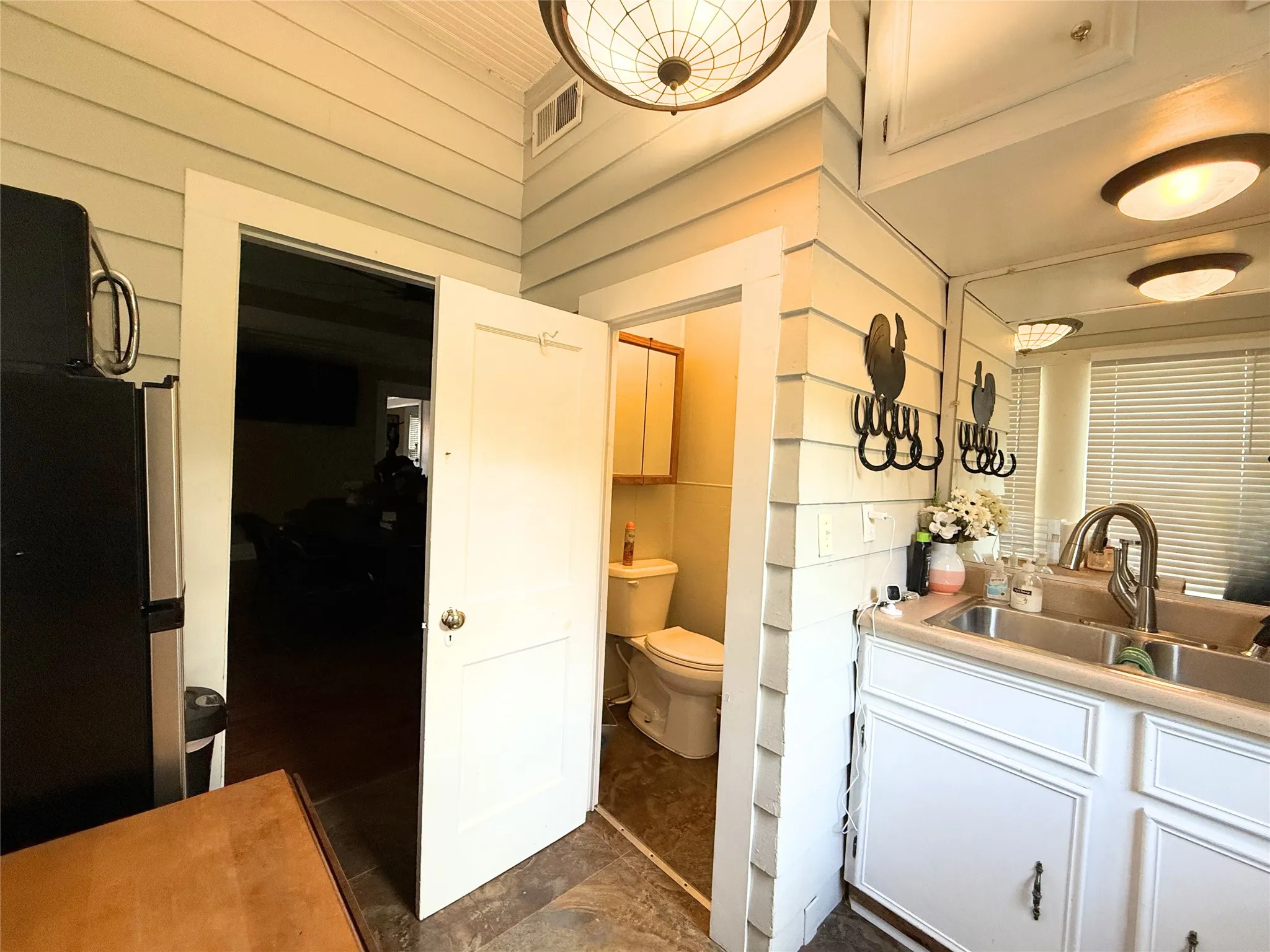 Office For Rent in Navarro County , 806 W 7th Avenue, Corsicana, Texas 75110, 0, 0, Garage spaces, 0 Sqft, built in 1914, Price $2,500, mls#21287024, Real Estate Agent in Corsicana, Homes For Rent in Navarro county, Homes For Rent in Corsicana, Realtor in Corsicana Texas, Real Estate Brokerage Independent Realty Texas, Luminita Cordes Realtor
