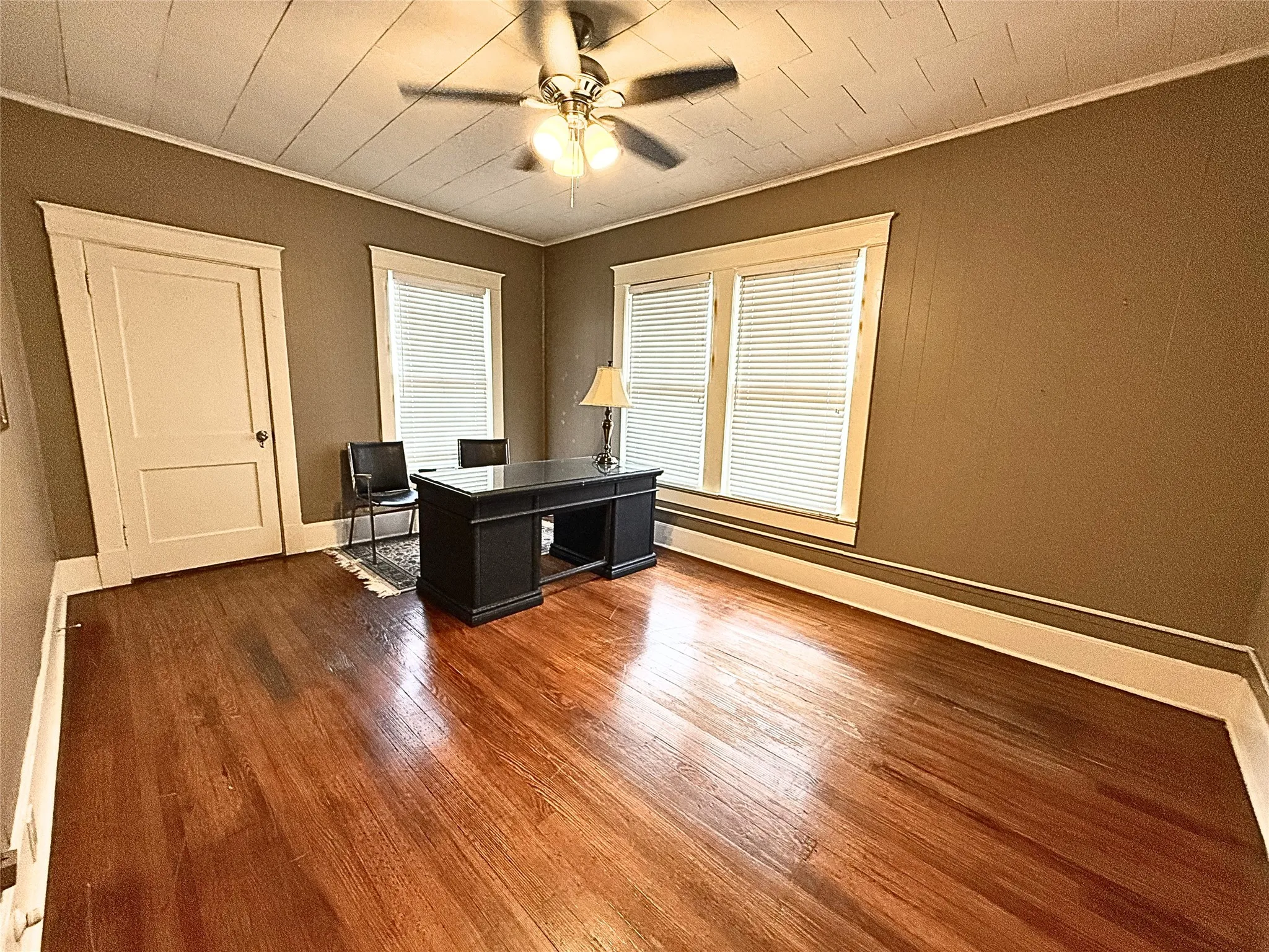 Office For Rent in Navarro County , 806 W 7th Avenue, Corsicana, Texas 75110, 0, 0, Garage spaces, 0 Sqft, built in 1914, Price $2,500, mls#21287024, Real Estate Agent in Corsicana, Homes For Rent in Navarro county, Homes For Rent in Corsicana, Realtor in Corsicana Texas, Real Estate Brokerage Independent Realty Texas, Luminita Cordes Realtor