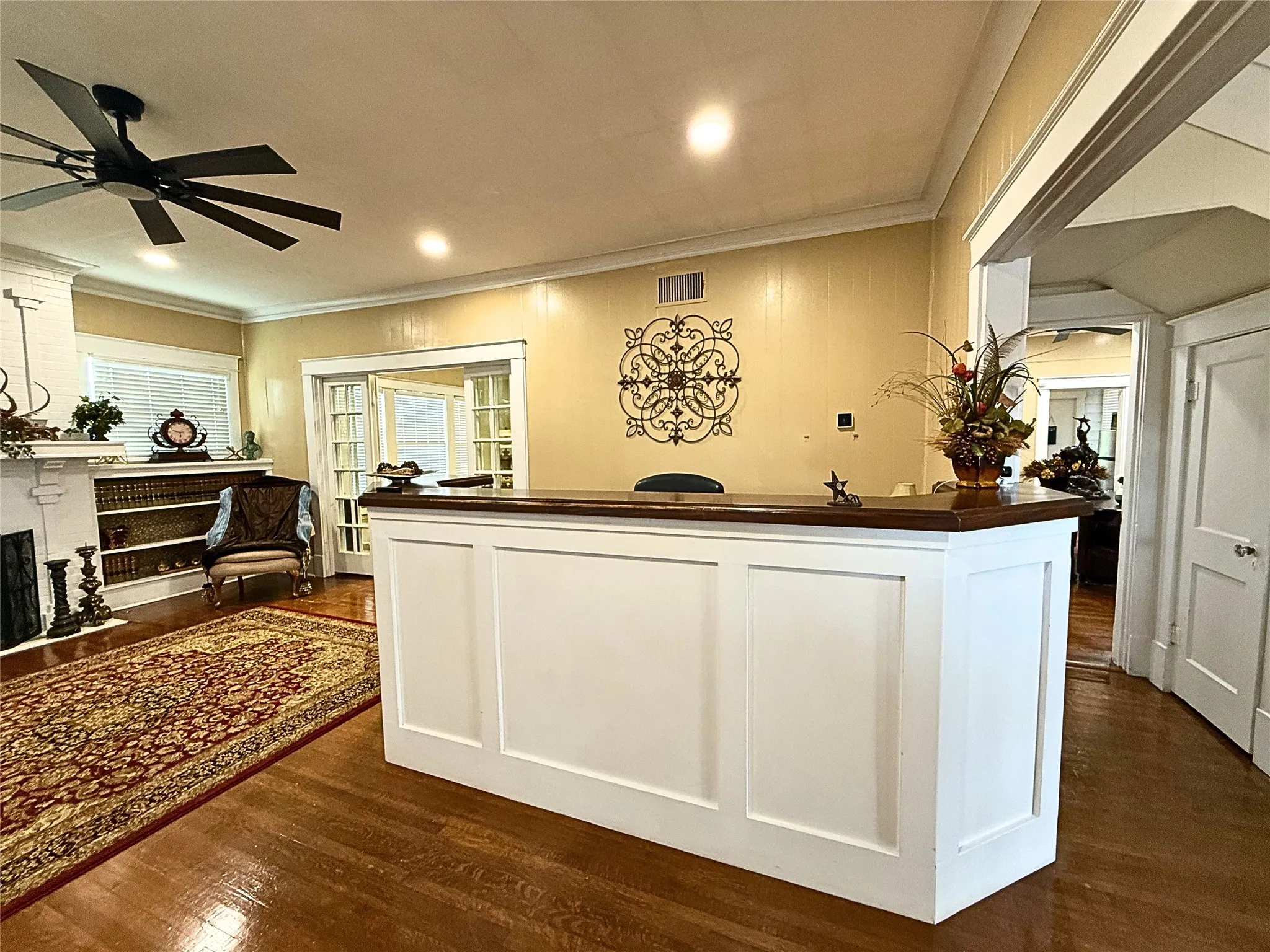 Office For Rent in Navarro County , 806 W 7th Avenue, Corsicana, Texas 75110, 0, 0, Garage spaces, 0 Sqft, built in 1914, Price $2,500, mls#21287024, Real Estate Agent in Corsicana, Homes For Rent in Navarro county, Homes For Rent in Corsicana, Realtor in Corsicana Texas, Real Estate Brokerage Independent Realty Texas, Luminita Cordes Realtor