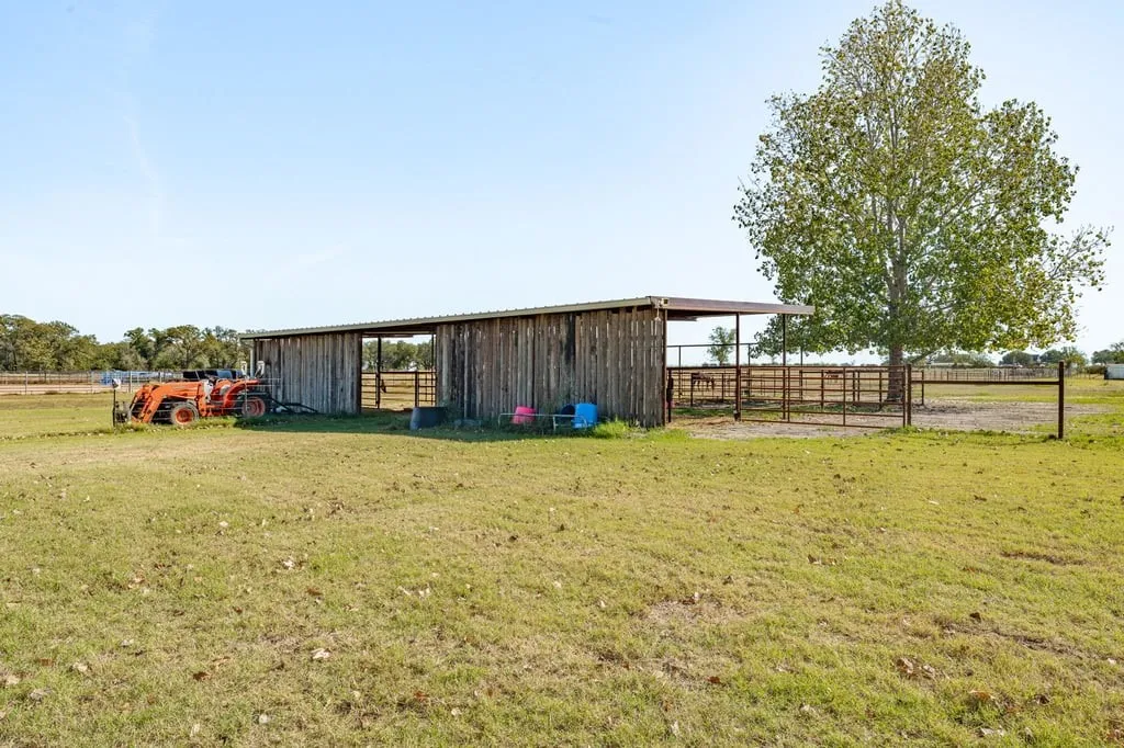Single Family Residence For Sale in Comanche County , 551 County Road 416, Comanche, Texas 76442, 4 Bedroom, 2 Bathroom, Garage spaces, 1,864 Sqft, built in 1967, mls#21287127, Real Estate Agent in Comanche, Homes For Sale in Comanche county, Homes For Sale in Comanche, Realtor in Comanche Texas, Real Estate Brokerage Independent Realty Texas, Luminita Cordes Realtor