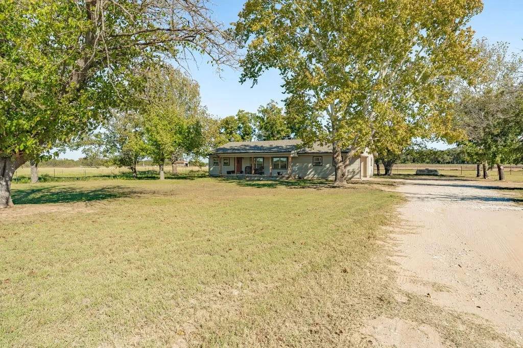 Single Family Residence For Sale in Comanche County , 551 County Road 416, Comanche, Texas 76442, 4 Bedroom, 2 Bathroom, Garage spaces, 1,864 Sqft, built in 1967, mls#21287127, Real Estate Agent in Comanche, Homes For Sale in Comanche county, Homes For Sale in Comanche, Realtor in Comanche Texas, Real Estate Brokerage Independent Realty Texas, Luminita Cordes Realtor