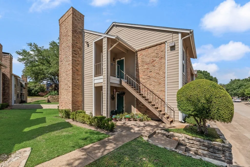 Single Family Residence For Sale in Dallas County , 8600 Coppertowne Lane 1901, Dallas, Texas 75243, 2 Bedrooms, 2 Bathrooms, Garage spaces, 968 Sqft, built in 1984, Price $219,999, mls#21285166, Real Estate Agent in Dallas, Homes For Sale in Dallas county, Homes For Sale in Dallas, Realtor in Dallas Texas, Real Estate Brokerage Independent Realty Texas, Luminita Cordes Realtor