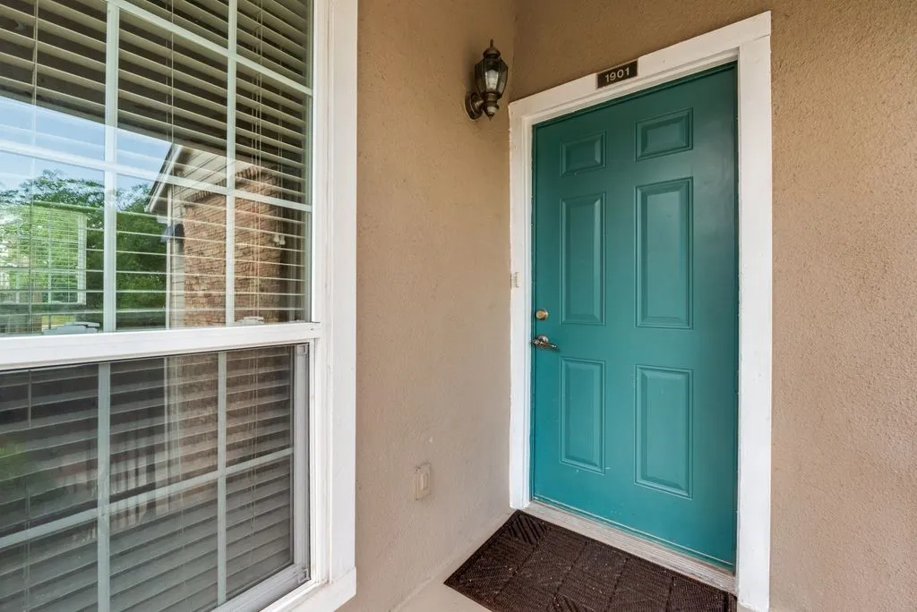 Single Family Residence For Sale in Dallas County , 8600 Coppertowne Lane 1901, Dallas, Texas 75243, 2 Bedrooms, 2 Bathrooms, Garage spaces, 968 Sqft, built in 1984, Price $219,999, mls#21285166, Real Estate Agent in Dallas, Homes For Sale in Dallas county, Homes For Sale in Dallas, Realtor in Dallas Texas, Real Estate Brokerage Independent Realty Texas, Luminita Cordes Realtor