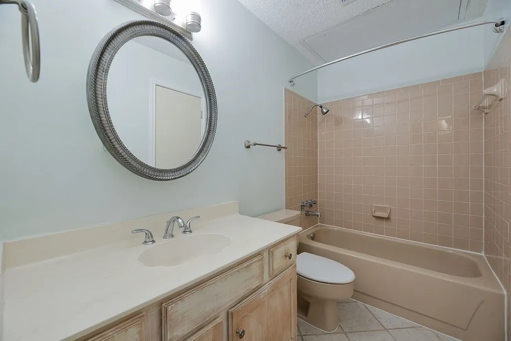 Single Family Residence For Sale in Dallas County , 8600 Coppertowne Lane 1901, Dallas, Texas 75243, 2 Bedrooms, 2 Bathrooms, Garage spaces, 968 Sqft, built in 1984, Price $219,999, mls#21285166, Real Estate Agent in Dallas, Homes For Sale in Dallas county, Homes For Sale in Dallas, Realtor in Dallas Texas, Real Estate Brokerage Independent Realty Texas, Luminita Cordes Realtor