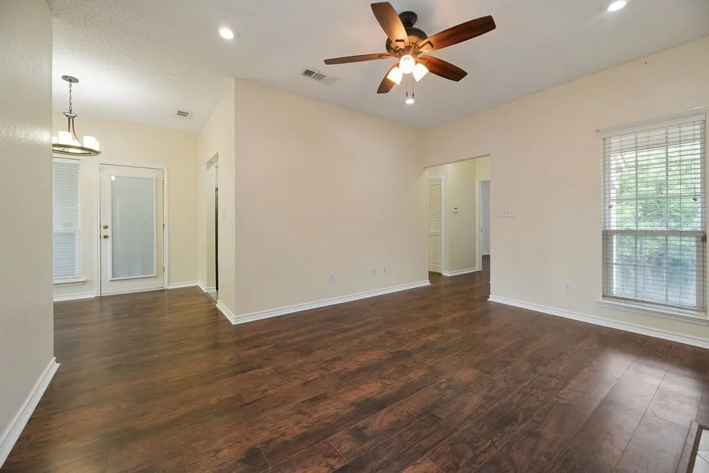 Single Family Residence For Sale in Dallas County , 8600 Coppertowne Lane 1901, Dallas, Texas 75243, 2 Bedrooms, 2 Bathrooms, Garage spaces, 968 Sqft, built in 1984, Price $219,999, mls#21285166, Real Estate Agent in Dallas, Homes For Sale in Dallas county, Homes For Sale in Dallas, Realtor in Dallas Texas, Real Estate Brokerage Independent Realty Texas, Luminita Cordes Realtor