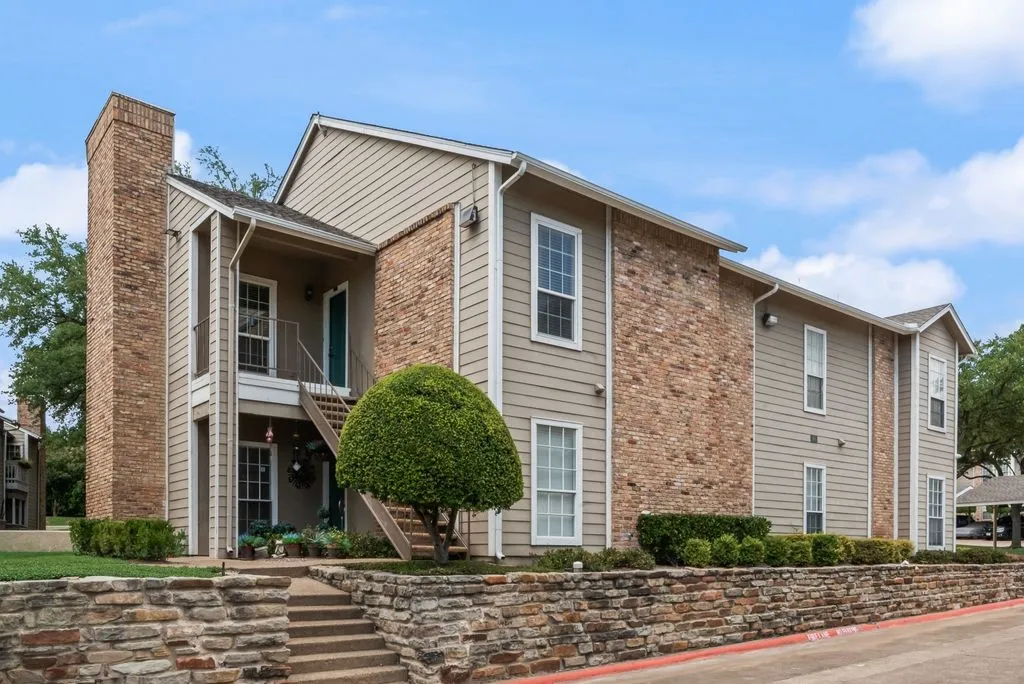 Single Family Residence For Sale in Dallas County , 8600 Coppertowne Lane 1901, Dallas, Texas 75243, 2 Bedrooms, 2 Bathrooms, Garage spaces, 968 Sqft, built in 1984, Price $219,999, mls#21285166, Real Estate Agent in Dallas, Homes For Sale in Dallas county, Homes For Sale in Dallas, Realtor in Dallas Texas, Real Estate Brokerage Independent Realty Texas, Luminita Cordes Realtor