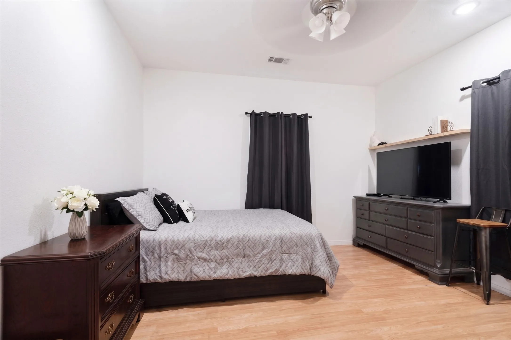 Single Family Residence For Sale in Lamar County , 403 Monroe, Deport, Texas 75434, 3 Bedrooms, 2 Bathrooms, Garage spaces, 1,272 Sqft, built in 0, Price $147,000, mls#21286959, Real Estate Agent in Deport, Homes For Sale in Lamar county, Homes For Sale in Deport, Realtor in Deport Texas, Real Estate Brokerage Independent Realty Texas, Luminita Cordes Realtor