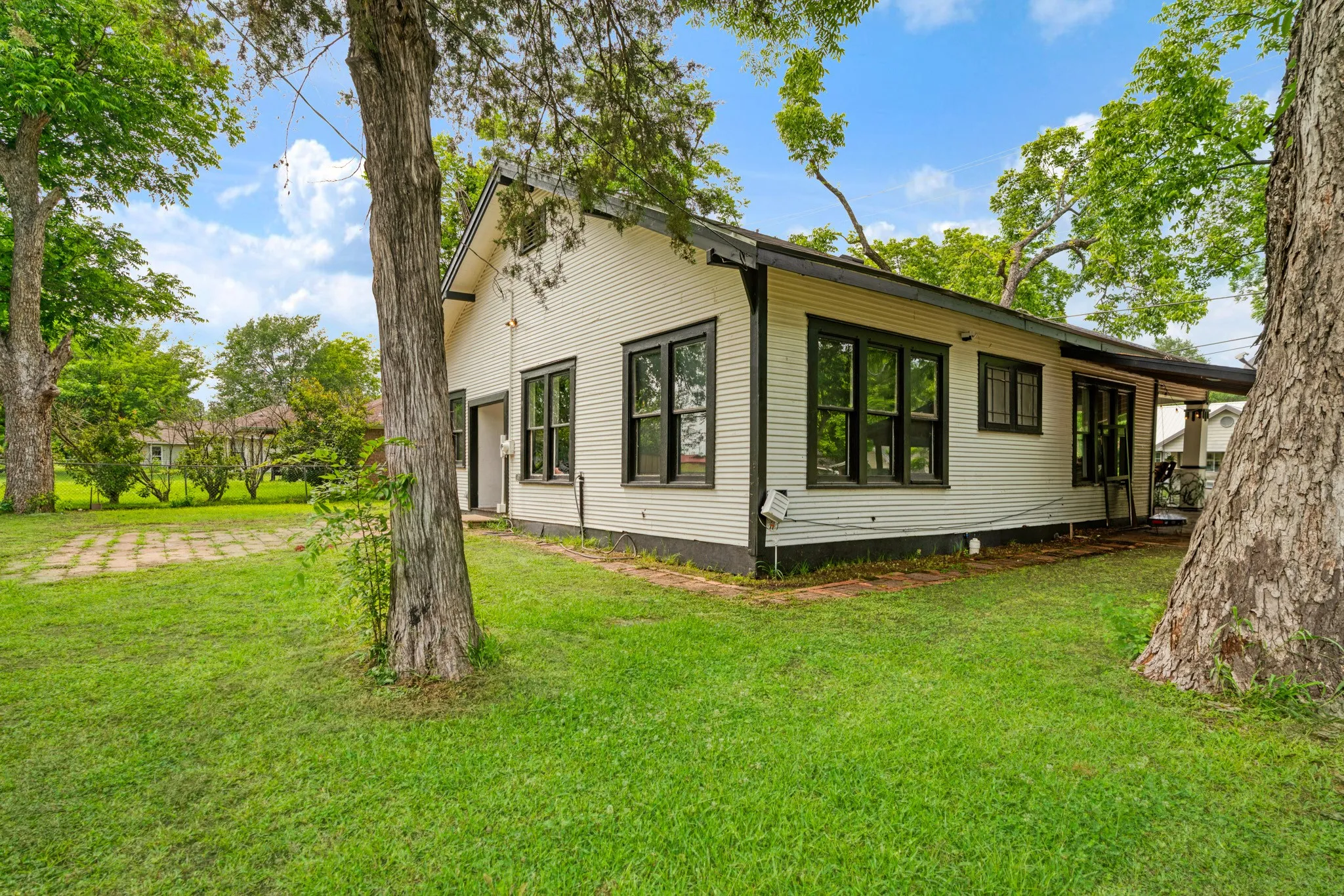 Single Family Residence For Sale in Lamar County , 403 Monroe, Deport, Texas 75434, 3 Bedrooms, 2 Bathrooms, Garage spaces, 1,272 Sqft, built in 0, Price $147,000, mls#21286959, Real Estate Agent in Deport, Homes For Sale in Lamar county, Homes For Sale in Deport, Realtor in Deport Texas, Real Estate Brokerage Independent Realty Texas, Luminita Cordes Realtor