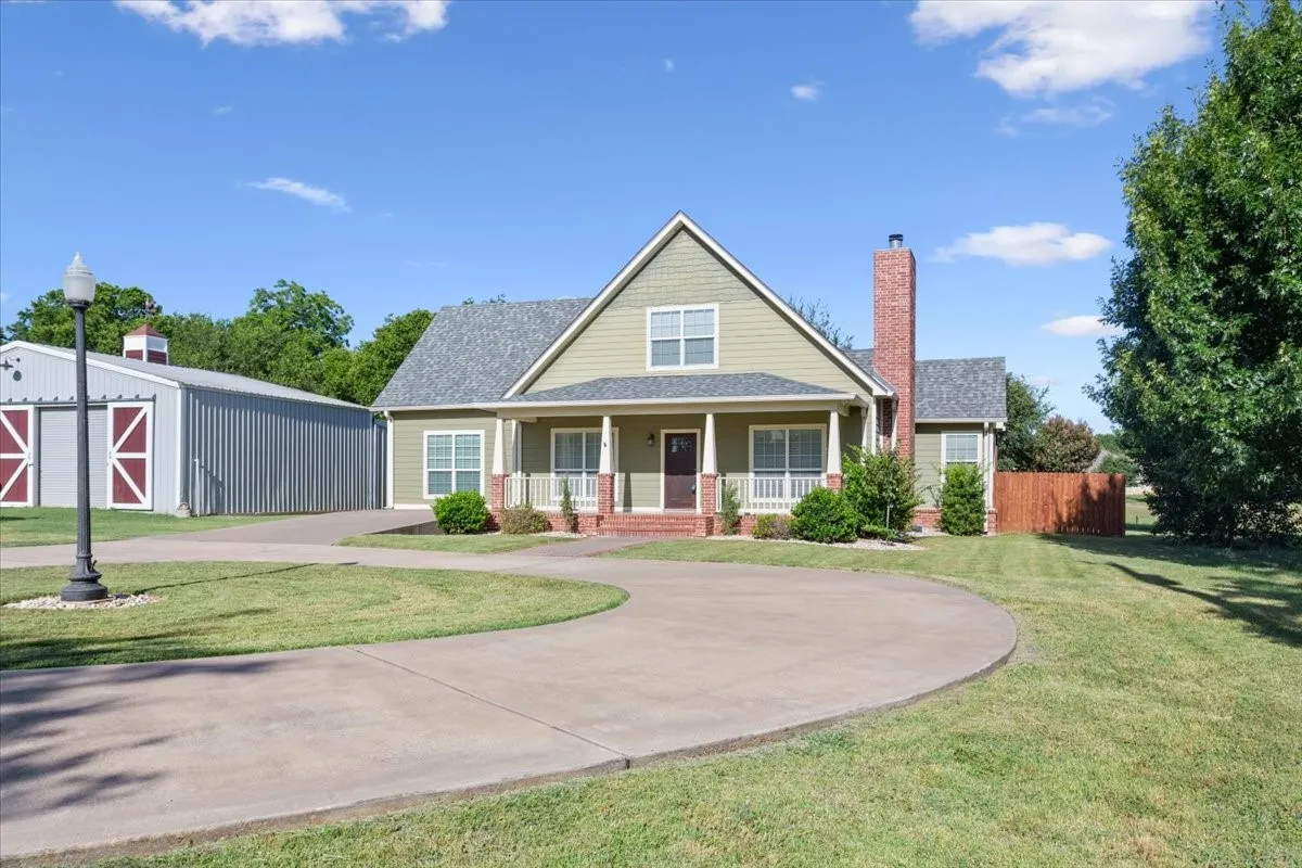 Single Family Residence For Sale in Mc Lennan County , 744 N Old Robinson Road, Robinson, Texas 76706, 3 Bedroom, 3 Bathroom, Garage spaces, 1,735 Sqft, built in 2010, mls#21286083, Real Estate Agent in Robinson, Homes For Sale in Mc Lennan county, Homes For Sale in Robinson, Realtor in Robinson Texas, Real Estate Brokerage Independent Realty Texas, Luminita Cordes Realtor