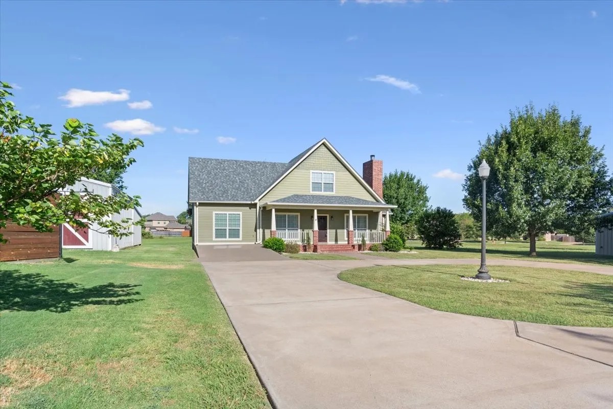 Single Family Residence For Sale in Mc Lennan County , 744 N Old Robinson Road, Robinson, Texas 76706, 3 Bedroom, 3 Bathroom, Garage spaces, 1,735 Sqft, built in 2010, mls#21286083, Real Estate Agent in Robinson, Homes For Sale in Mc Lennan county, Homes For Sale in Robinson, Realtor in Robinson Texas, Real Estate Brokerage Independent Realty Texas, Luminita Cordes Realtor