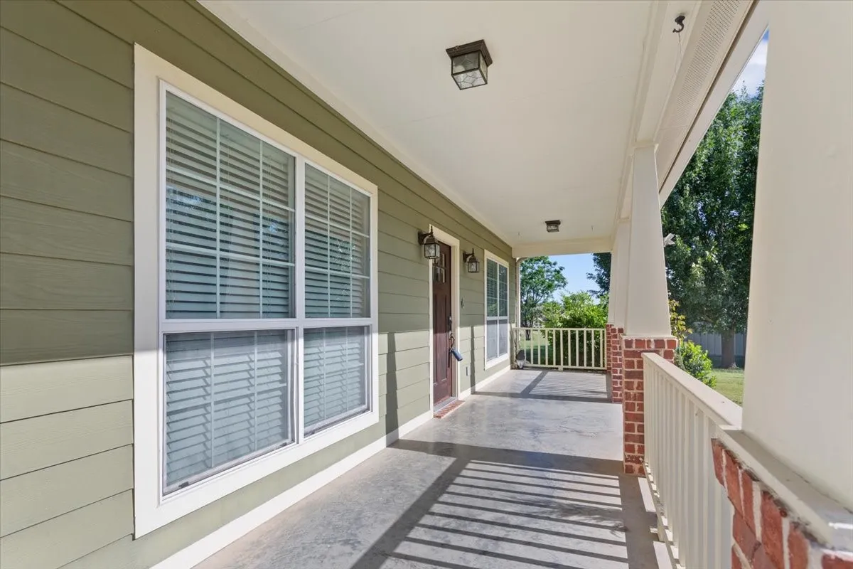 Single Family Residence For Sale in Mc Lennan County , 744 N Old Robinson Road, Robinson, Texas 76706, 3 Bedroom, 3 Bathroom, Garage spaces, 1,735 Sqft, built in 2010, mls#21286083, Real Estate Agent in Robinson, Homes For Sale in Mc Lennan county, Homes For Sale in Robinson, Realtor in Robinson Texas, Real Estate Brokerage Independent Realty Texas, Luminita Cordes Realtor
