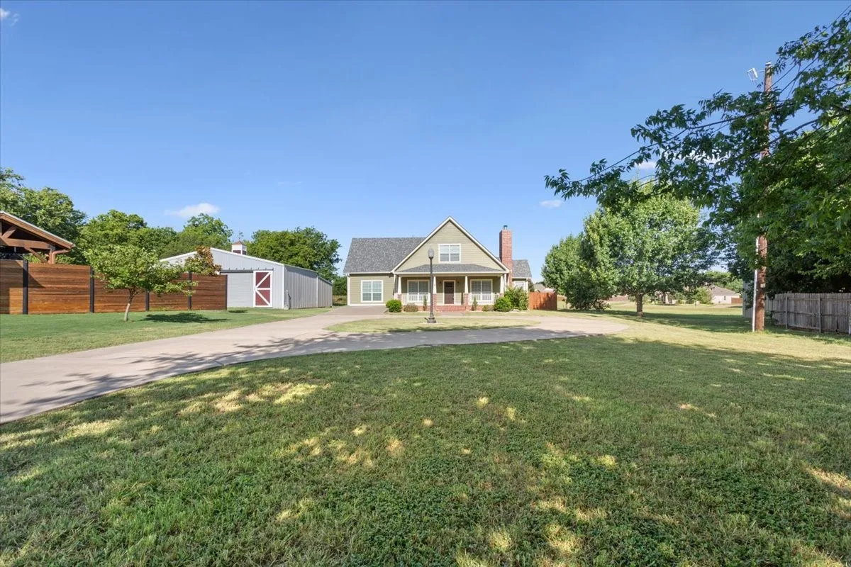 Single Family Residence For Sale in Mc Lennan County , 744 N Old Robinson Road, Robinson, Texas 76706, 3 Bedroom, 3 Bathroom, Garage spaces, 1,735 Sqft, built in 2010, mls#21286083, Real Estate Agent in Robinson, Homes For Sale in Mc Lennan county, Homes For Sale in Robinson, Realtor in Robinson Texas, Real Estate Brokerage Independent Realty Texas, Luminita Cordes Realtor