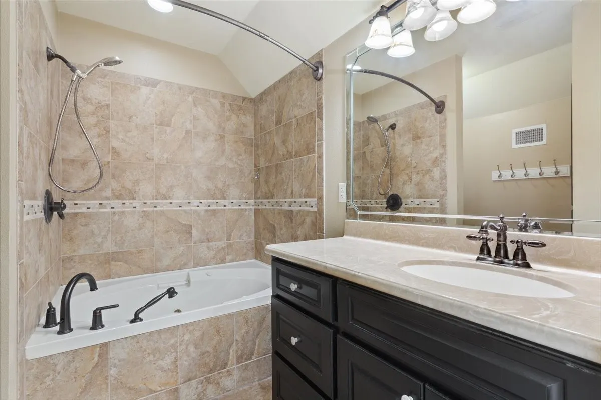 Single Family Residence For Sale in Mc Lennan County , 744 N Old Robinson Road, Robinson, Texas 76706, 3 Bedroom, 3 Bathroom, Garage spaces, 1,735 Sqft, built in 2010, mls#21286083, Real Estate Agent in Robinson, Homes For Sale in Mc Lennan county, Homes For Sale in Robinson, Realtor in Robinson Texas, Real Estate Brokerage Independent Realty Texas, Luminita Cordes Realtor