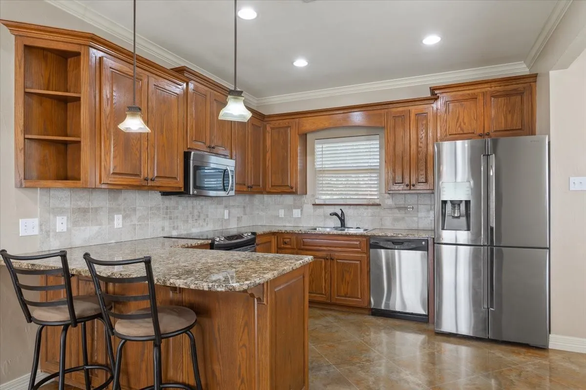 Single Family Residence For Sale in Mc Lennan County , 744 N Old Robinson Road, Robinson, Texas 76706, 3 Bedroom, 3 Bathroom, Garage spaces, 1,735 Sqft, built in 2010, mls#21286083, Real Estate Agent in Robinson, Homes For Sale in Mc Lennan county, Homes For Sale in Robinson, Realtor in Robinson Texas, Real Estate Brokerage Independent Realty Texas, Luminita Cordes Realtor