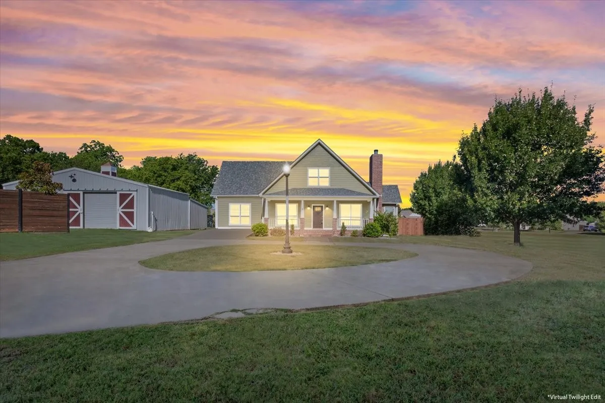 Single Family Residence For Sale in Mc Lennan County , 744 N Old Robinson Road, Robinson, Texas 76706, 3 Bedroom, 3 Bathroom, Garage spaces, 1,735 Sqft, built in 2010, mls#21286083, Real Estate Agent in Robinson, Homes For Sale in Mc Lennan county, Homes For Sale in Robinson, Realtor in Robinson Texas, Real Estate Brokerage Independent Realty Texas, Luminita Cordes Realtor