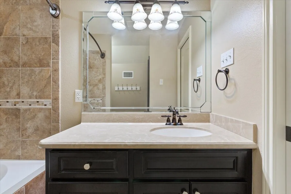 Single Family Residence For Sale in Mc Lennan County , 744 N Old Robinson Road, Robinson, Texas 76706, 3 Bedroom, 3 Bathroom, Garage spaces, 1,735 Sqft, built in 2010, mls#21286083, Real Estate Agent in Robinson, Homes For Sale in Mc Lennan county, Homes For Sale in Robinson, Realtor in Robinson Texas, Real Estate Brokerage Independent Realty Texas, Luminita Cordes Realtor