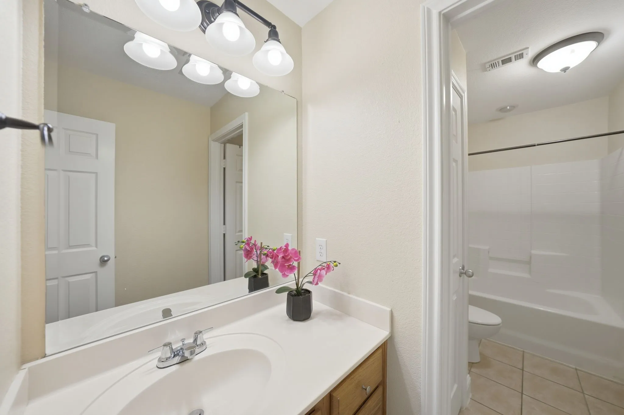 Single Family Residence For Sale in Collin County , 2606 Ash Drive, St Paul, Texas 75098, 4 Bedrooms, 3 Bathrooms, 3 Garage spaces, 2,578 Sqft, built in 2005, Price $650,000, mls#21286080, Real Estate Agent in St Paul, Homes For Sale in Collin county, Homes For Sale in St Paul, Realtor in St Paul Texas, Real Estate Brokerage Independent Realty Texas, Luminita Cordes Realtor