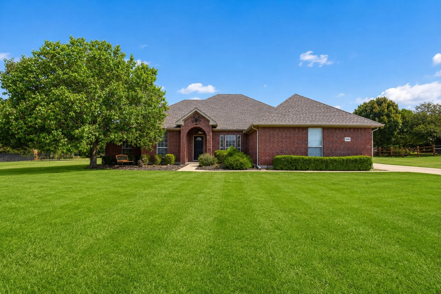 Single Family Residence For Sale in Collin County , 2606 Ash Drive, St Paul, Texas 75098, 4 Bedrooms, 3 Bathrooms, 3 Garage spaces, 2,578 Sqft, built in 2005, Price $650,000, mls#21286080, Real Estate Agent in St Paul, Homes For Sale in Collin county, Homes For Sale in St Paul, Realtor in St Paul Texas, Real Estate Brokerage Independent Realty Texas, Luminita Cordes Realtor