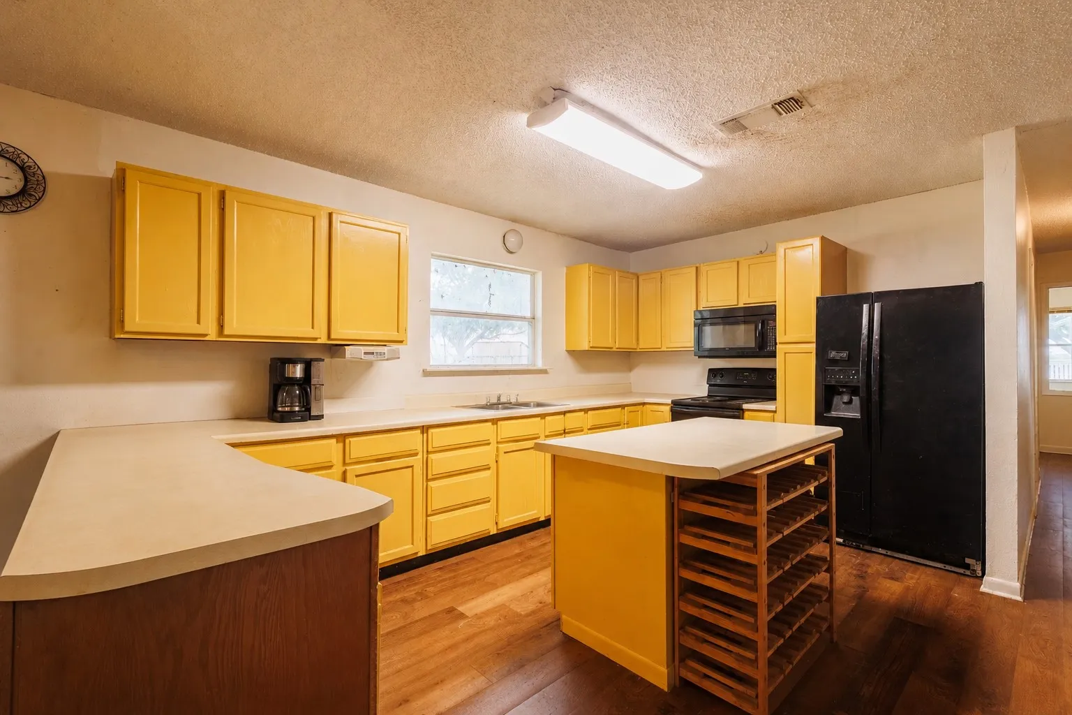 Single Family Residence For Sale in Coleman County , 12759 Fm 1176, Santa Anna, Texas 76878, 4 Bedrooms, 2 Bathrooms, Garage spaces, 2,500 Sqft, built in 1975, Price $145,000, mls#21287289, Real Estate Agent in Santa Anna, Homes For Sale in Coleman county, Homes For Sale in Santa Anna, Realtor in Santa Anna Texas, Real Estate Brokerage Independent Realty Texas, Luminita Cordes Realtor