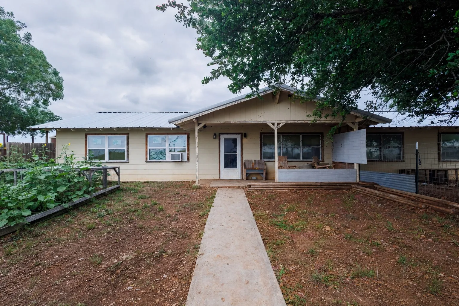 Single Family Residence For Sale in Coleman County , 12759 Fm 1176, Santa Anna, Texas 76878, 4 Bedrooms, 2 Bathrooms, Garage spaces, 2,500 Sqft, built in 1975, Price $145,000, mls#21287289, Real Estate Agent in Santa Anna, Homes For Sale in Coleman county, Homes For Sale in Santa Anna, Realtor in Santa Anna Texas, Real Estate Brokerage Independent Realty Texas, Luminita Cordes Realtor