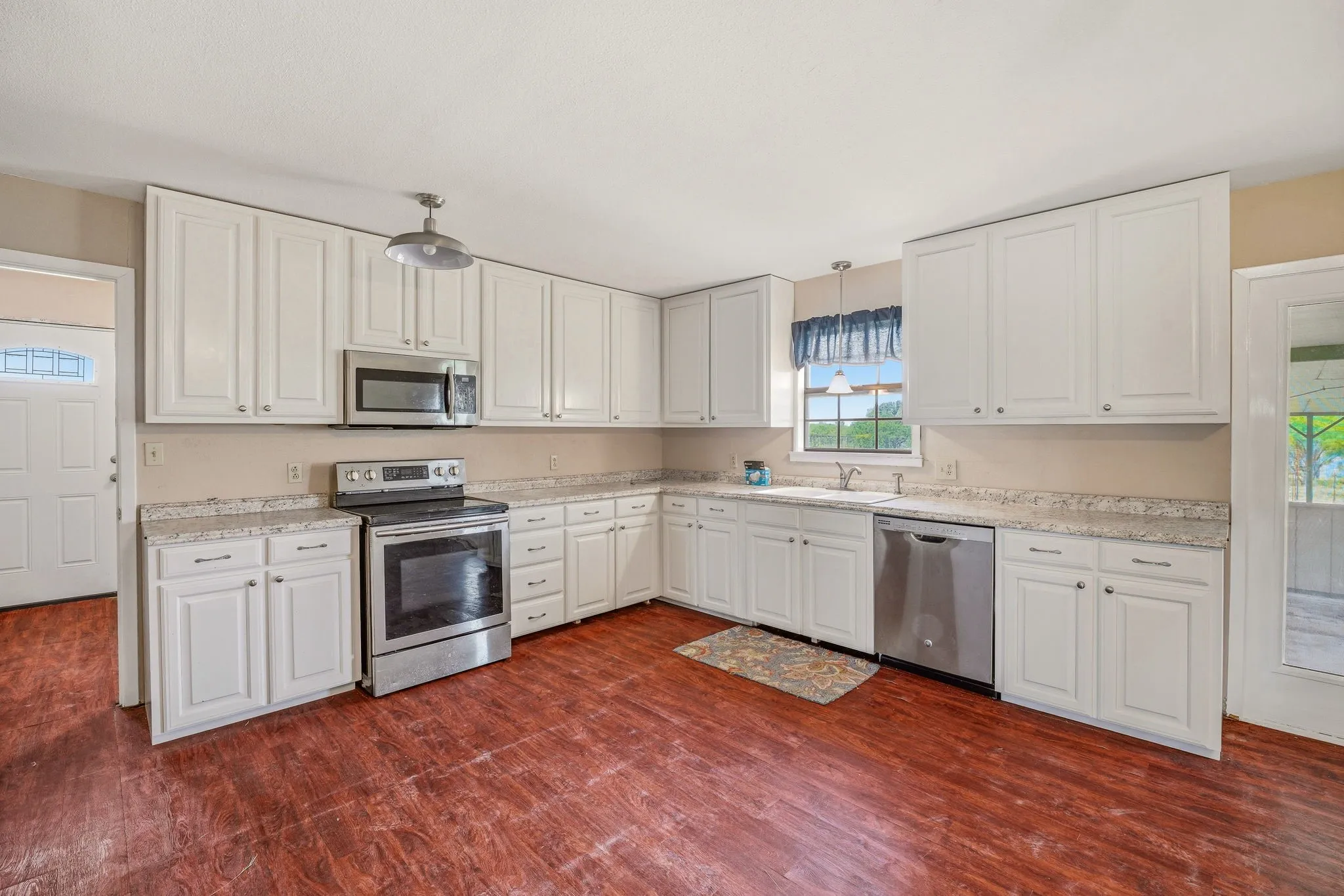Single Family Residence For Sale in Eastland County , 2309 County Road 295, Carbon, Texas 76435, 2 Bedroom, 2 Bathroom, Garage spaces, 1,920 Sqft, built in 1960, mls#21287293, Real Estate Agent in Carbon, Homes For Sale in Eastland county, Homes For Sale in Carbon, Realtor in Carbon Texas, Real Estate Brokerage Independent Realty Texas, Luminita Cordes Realtor