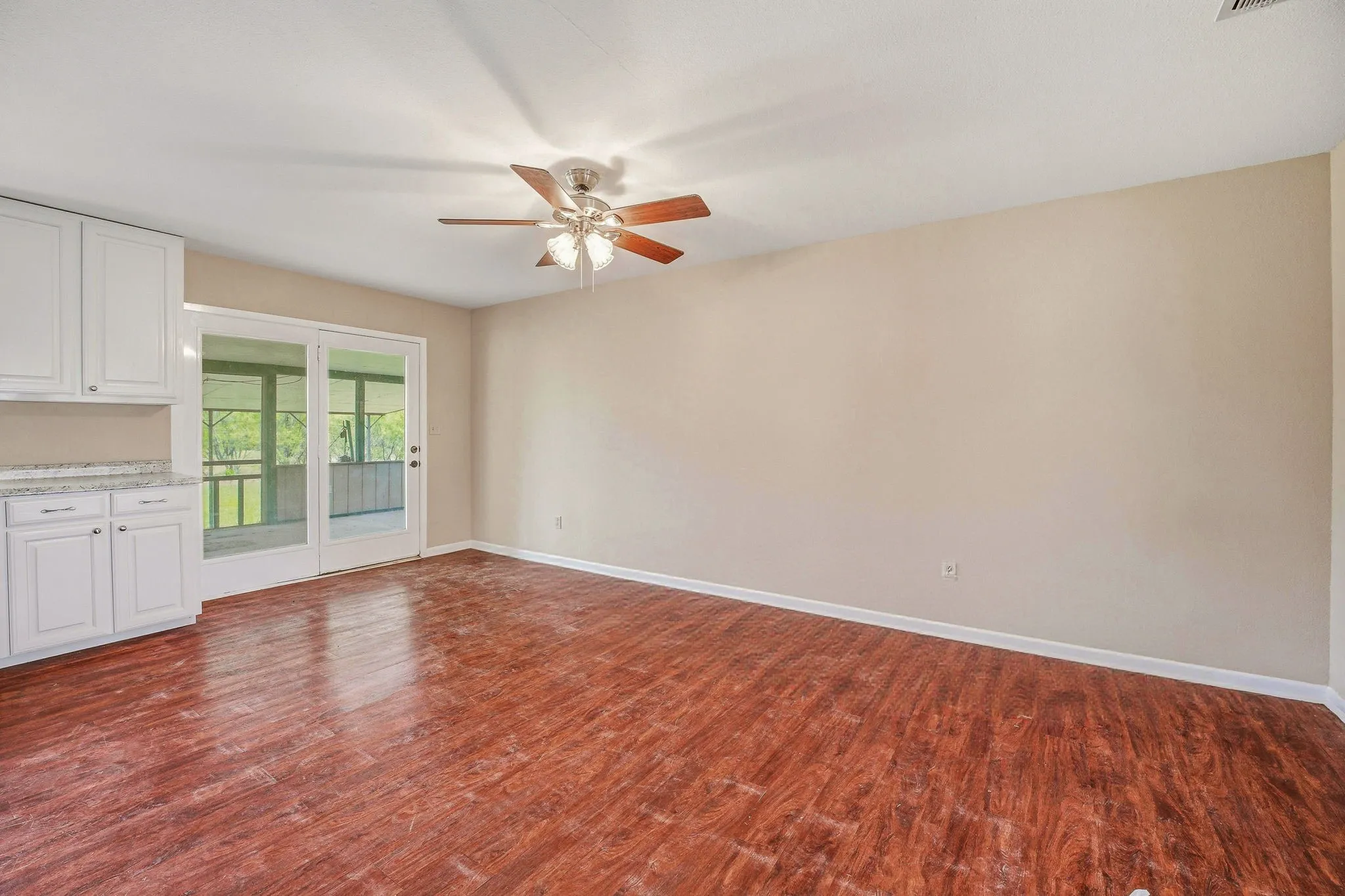 Single Family Residence For Sale in Eastland County , 2309 County Road 295, Carbon, Texas 76435, 2 Bedroom, 2 Bathroom, Garage spaces, 1,920 Sqft, built in 1960, mls#21287293, Real Estate Agent in Carbon, Homes For Sale in Eastland county, Homes For Sale in Carbon, Realtor in Carbon Texas, Real Estate Brokerage Independent Realty Texas, Luminita Cordes Realtor