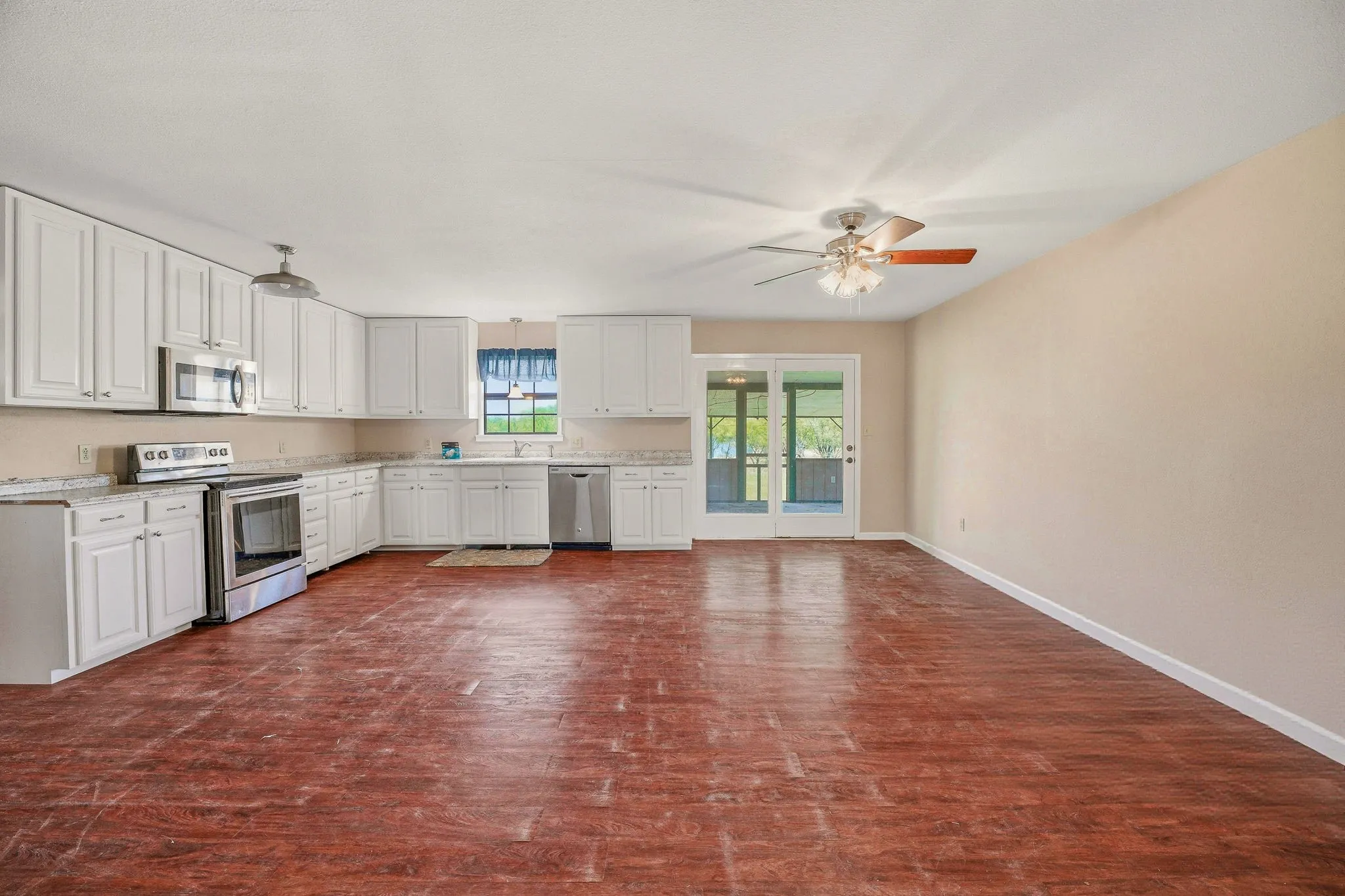 Single Family Residence For Sale in Eastland County , 2309 County Road 295, Carbon, Texas 76435, 2 Bedroom, 2 Bathroom, Garage spaces, 1,920 Sqft, built in 1960, mls#21287293, Real Estate Agent in Carbon, Homes For Sale in Eastland county, Homes For Sale in Carbon, Realtor in Carbon Texas, Real Estate Brokerage Independent Realty Texas, Luminita Cordes Realtor