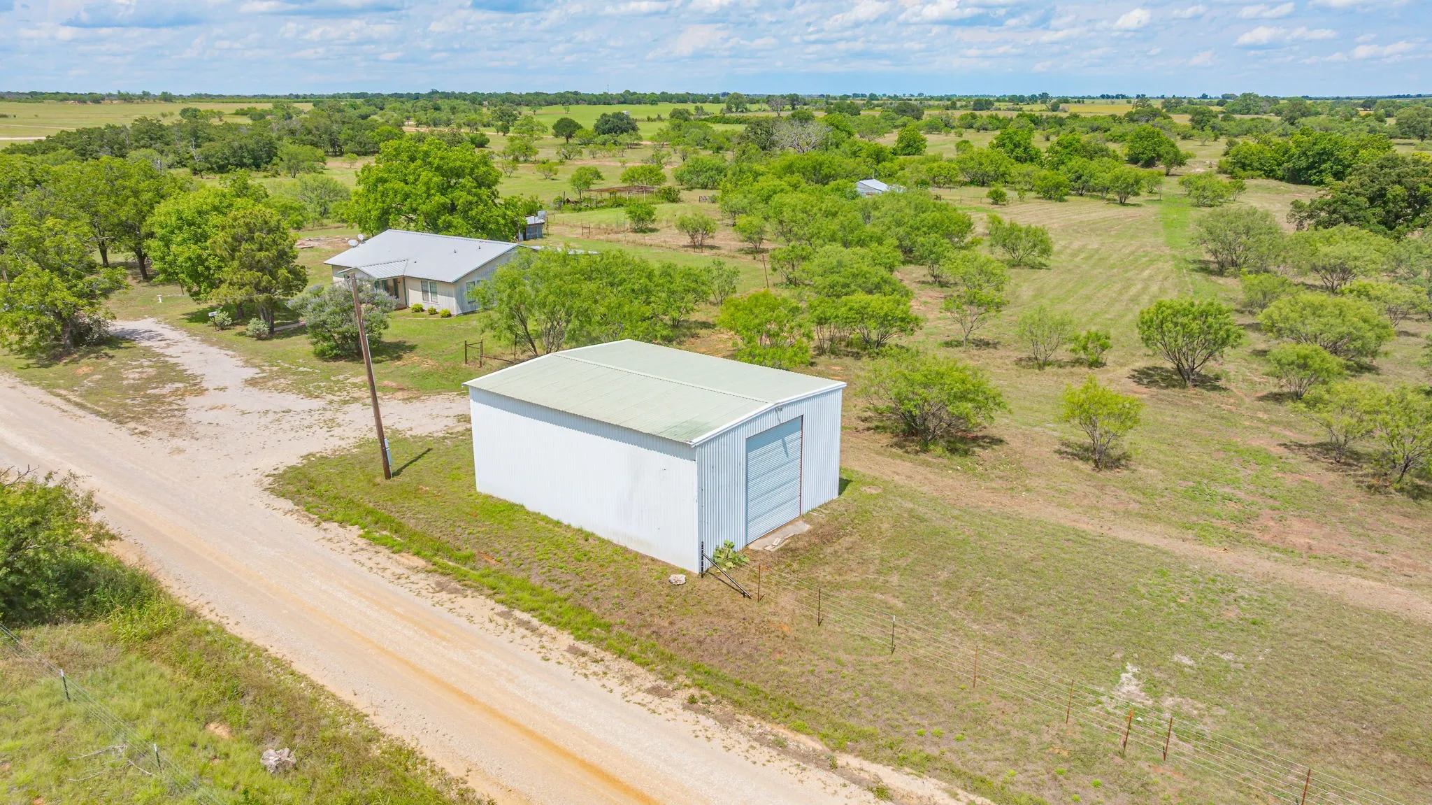 Single Family Residence For Sale in Eastland County , 2309 County Road 295, Carbon, Texas 76435, 2 Bedroom, 2 Bathroom, Garage spaces, 1,920 Sqft, built in 1960, mls#21287293, Real Estate Agent in Carbon, Homes For Sale in Eastland county, Homes For Sale in Carbon, Realtor in Carbon Texas, Real Estate Brokerage Independent Realty Texas, Luminita Cordes Realtor