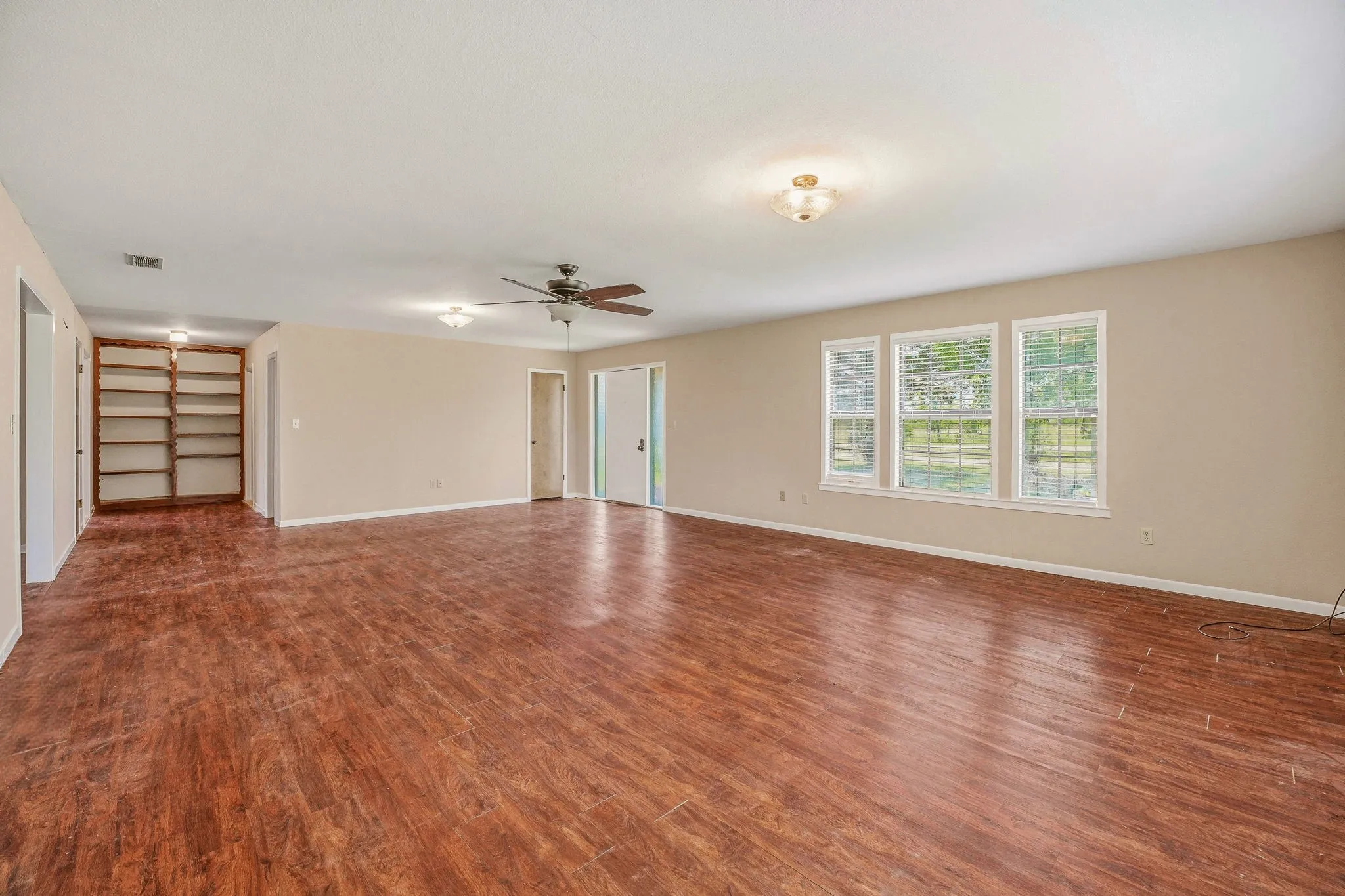 Single Family Residence For Sale in Eastland County , 2309 County Road 295, Carbon, Texas 76435, 2 Bedroom, 2 Bathroom, Garage spaces, 1,920 Sqft, built in 1960, mls#21287293, Real Estate Agent in Carbon, Homes For Sale in Eastland county, Homes For Sale in Carbon, Realtor in Carbon Texas, Real Estate Brokerage Independent Realty Texas, Luminita Cordes Realtor