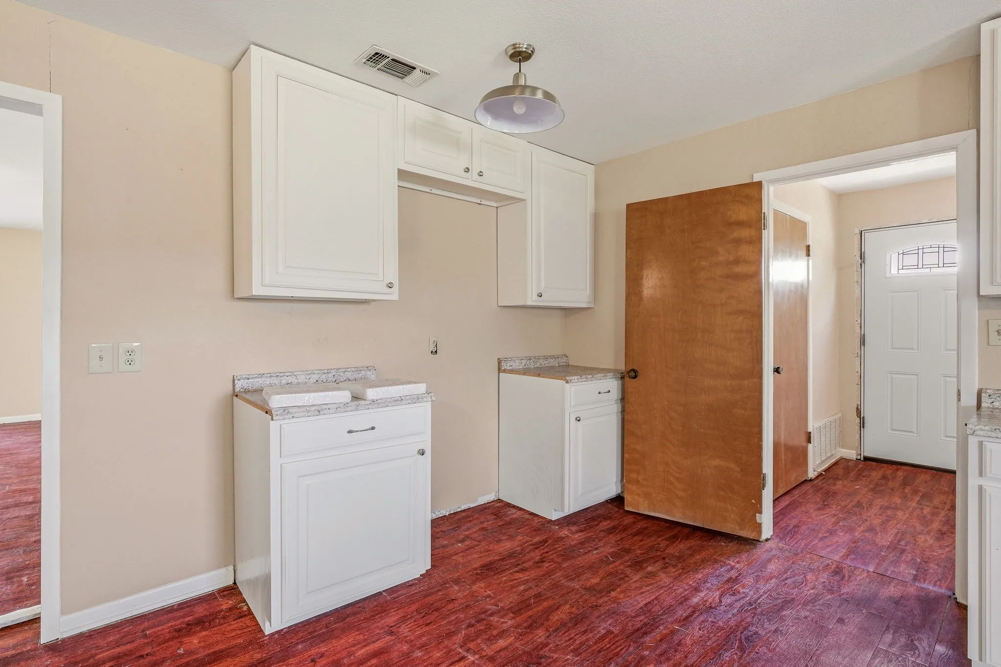 Single Family Residence For Sale in Eastland County , 2309 County Road 295, Carbon, Texas 76435, 2 Bedroom, 2 Bathroom, Garage spaces, 1,920 Sqft, built in 1960, mls#21287293, Real Estate Agent in Carbon, Homes For Sale in Eastland county, Homes For Sale in Carbon, Realtor in Carbon Texas, Real Estate Brokerage Independent Realty Texas, Luminita Cordes Realtor