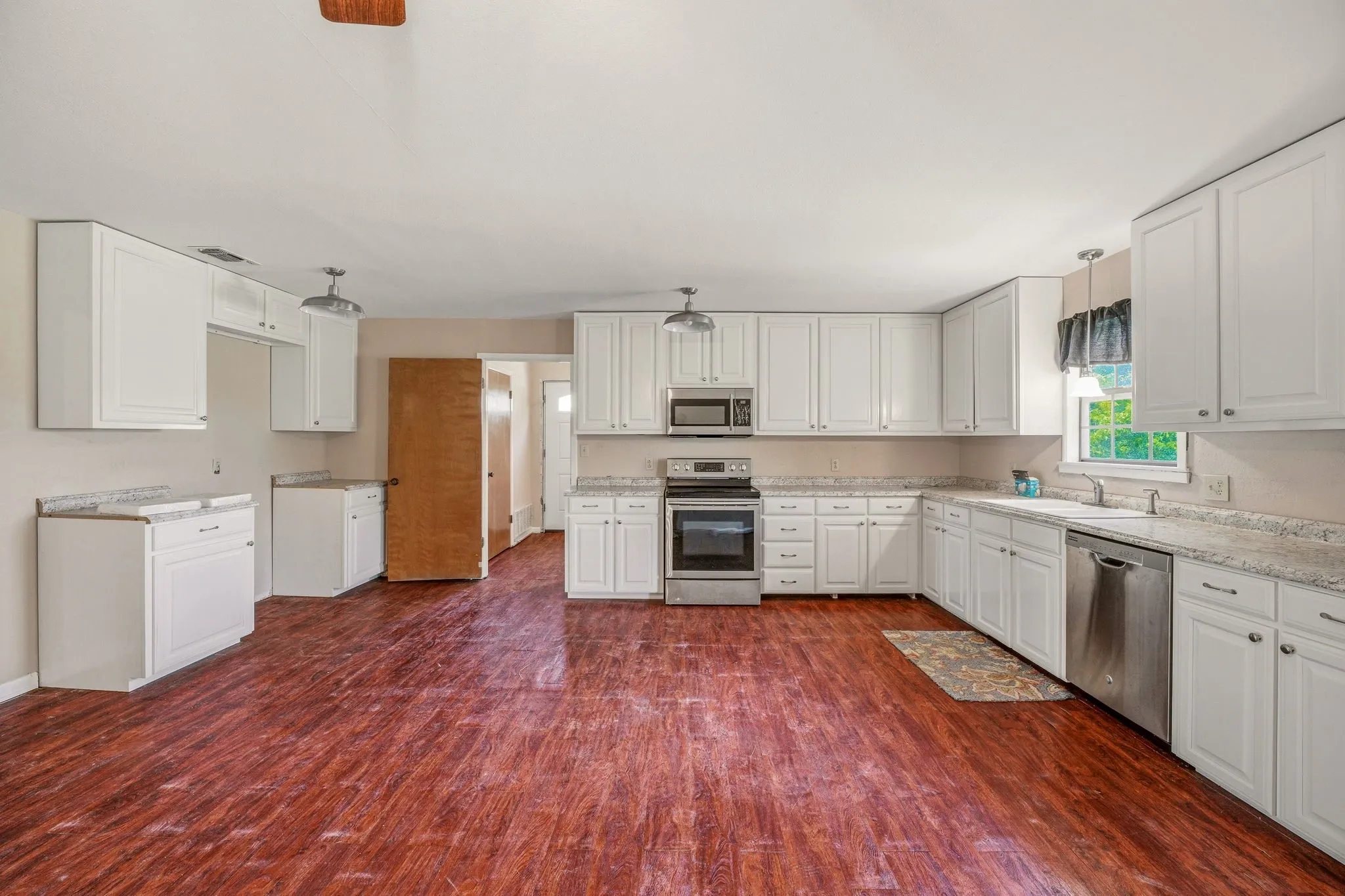 Single Family Residence For Sale in Eastland County , 2309 County Road 295, Carbon, Texas 76435, 2 Bedroom, 2 Bathroom, Garage spaces, 1,920 Sqft, built in 1960, mls#21287293, Real Estate Agent in Carbon, Homes For Sale in Eastland county, Homes For Sale in Carbon, Realtor in Carbon Texas, Real Estate Brokerage Independent Realty Texas, Luminita Cordes Realtor