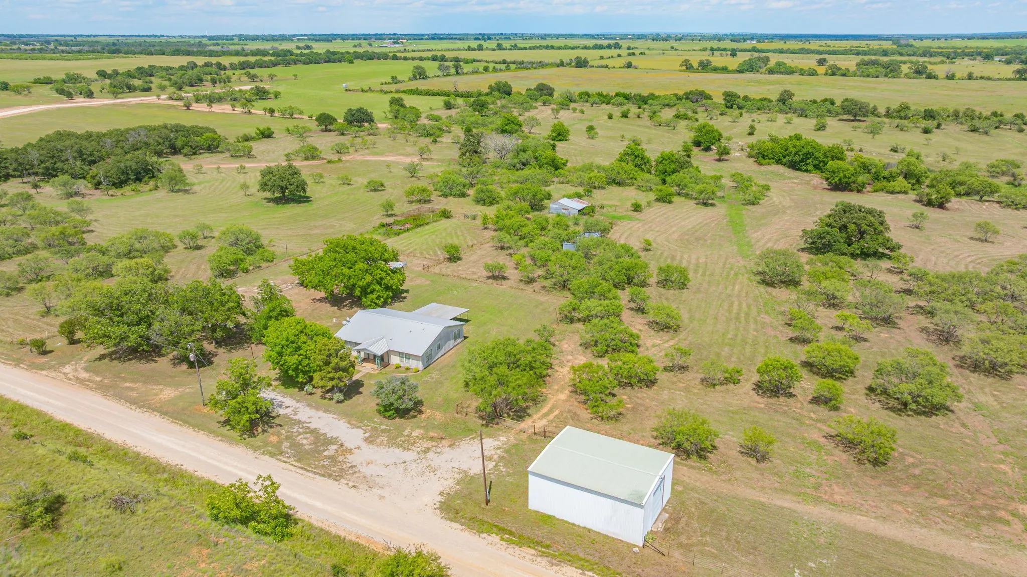 Single Family Residence For Sale in Eastland County , 2309 County Road 295, Carbon, Texas 76435, 2 Bedroom, 2 Bathroom, Garage spaces, 1,920 Sqft, built in 1960, mls#21287293, Real Estate Agent in Carbon, Homes For Sale in Eastland county, Homes For Sale in Carbon, Realtor in Carbon Texas, Real Estate Brokerage Independent Realty Texas, Luminita Cordes Realtor