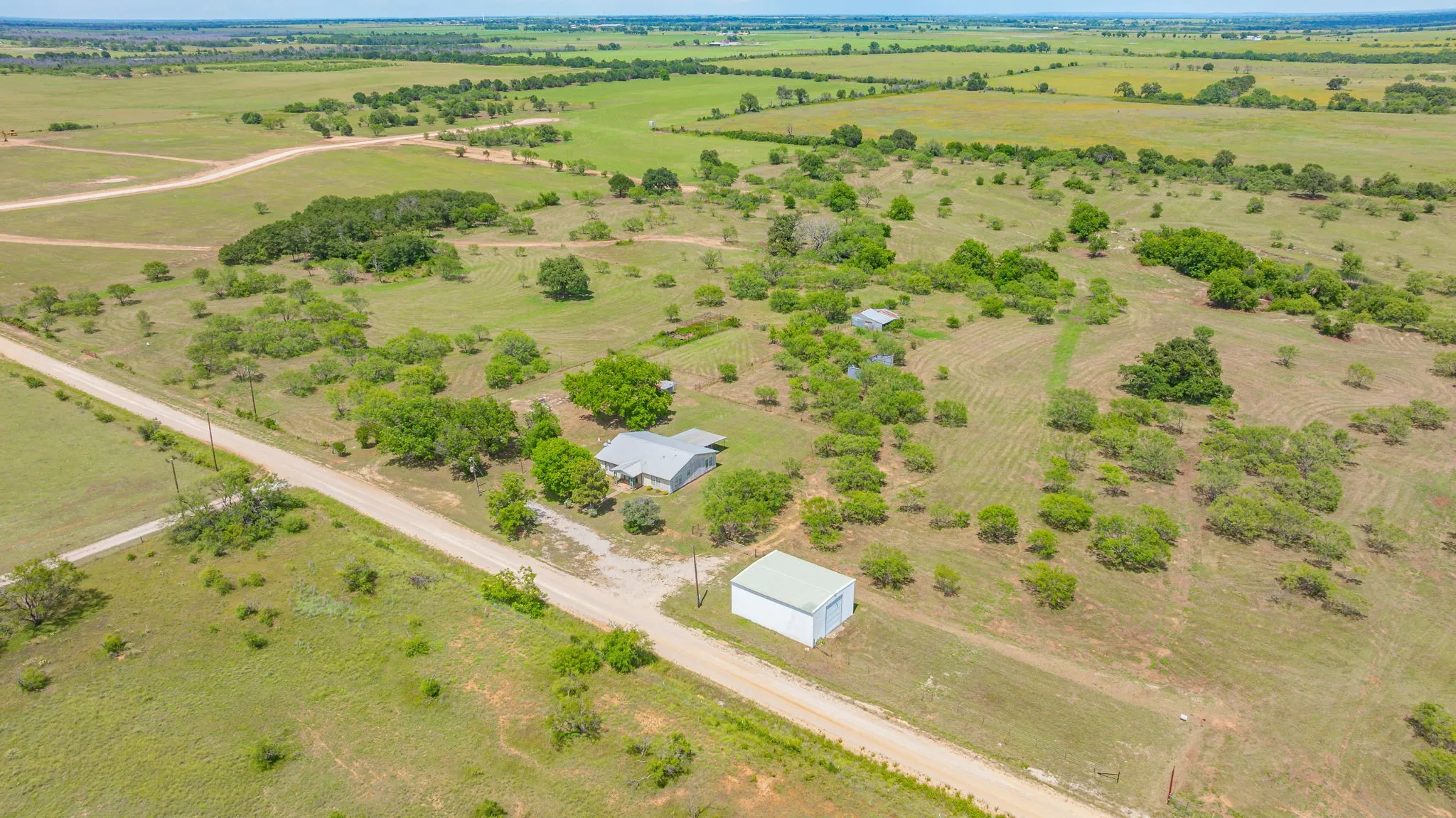 Single Family Residence For Sale in Eastland County , 2309 County Road 295, Carbon, Texas 76435, 2 Bedroom, 2 Bathroom, Garage spaces, 1,920 Sqft, built in 1960, mls#21287293, Real Estate Agent in Carbon, Homes For Sale in Eastland county, Homes For Sale in Carbon, Realtor in Carbon Texas, Real Estate Brokerage Independent Realty Texas, Luminita Cordes Realtor