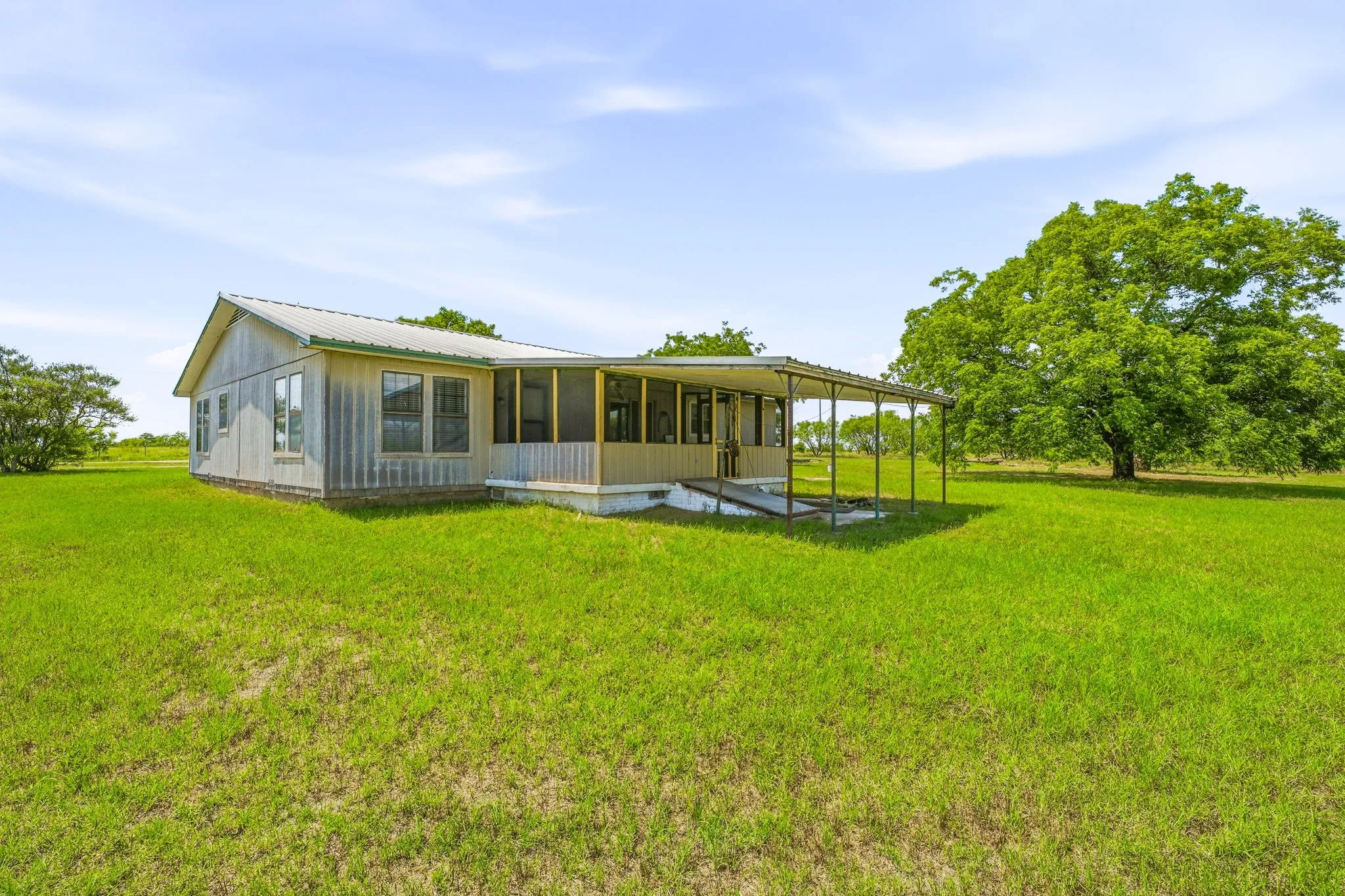 Single Family Residence For Sale in Eastland County , 2309 County Road 295, Carbon, Texas 76435, 2 Bedroom, 2 Bathroom, Garage spaces, 1,920 Sqft, built in 1960, mls#21287293, Real Estate Agent in Carbon, Homes For Sale in Eastland county, Homes For Sale in Carbon, Realtor in Carbon Texas, Real Estate Brokerage Independent Realty Texas, Luminita Cordes Realtor