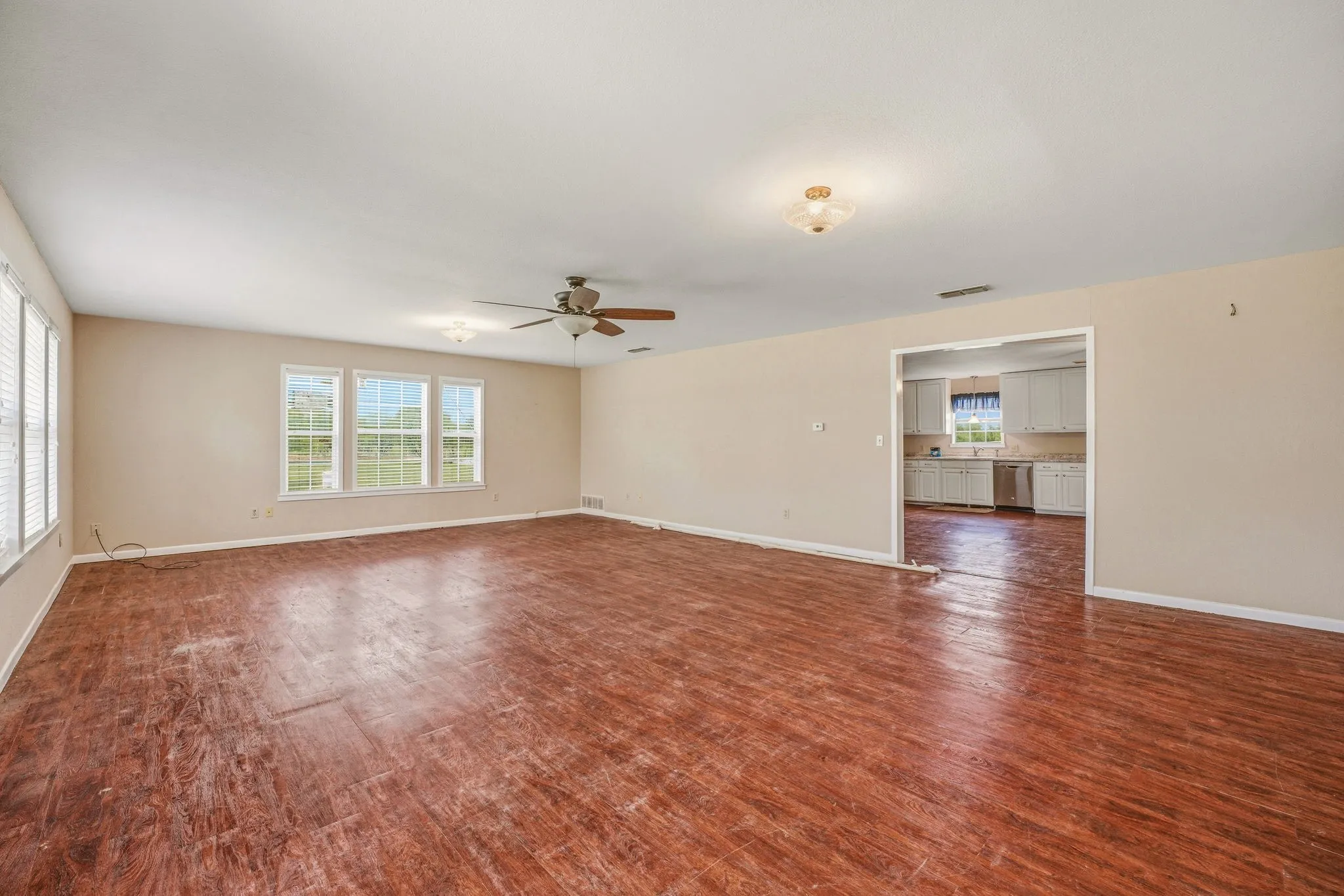 Single Family Residence For Sale in Eastland County , 2309 County Road 295, Carbon, Texas 76435, 2 Bedroom, 2 Bathroom, Garage spaces, 1,920 Sqft, built in 1960, mls#21287293, Real Estate Agent in Carbon, Homes For Sale in Eastland county, Homes For Sale in Carbon, Realtor in Carbon Texas, Real Estate Brokerage Independent Realty Texas, Luminita Cordes Realtor