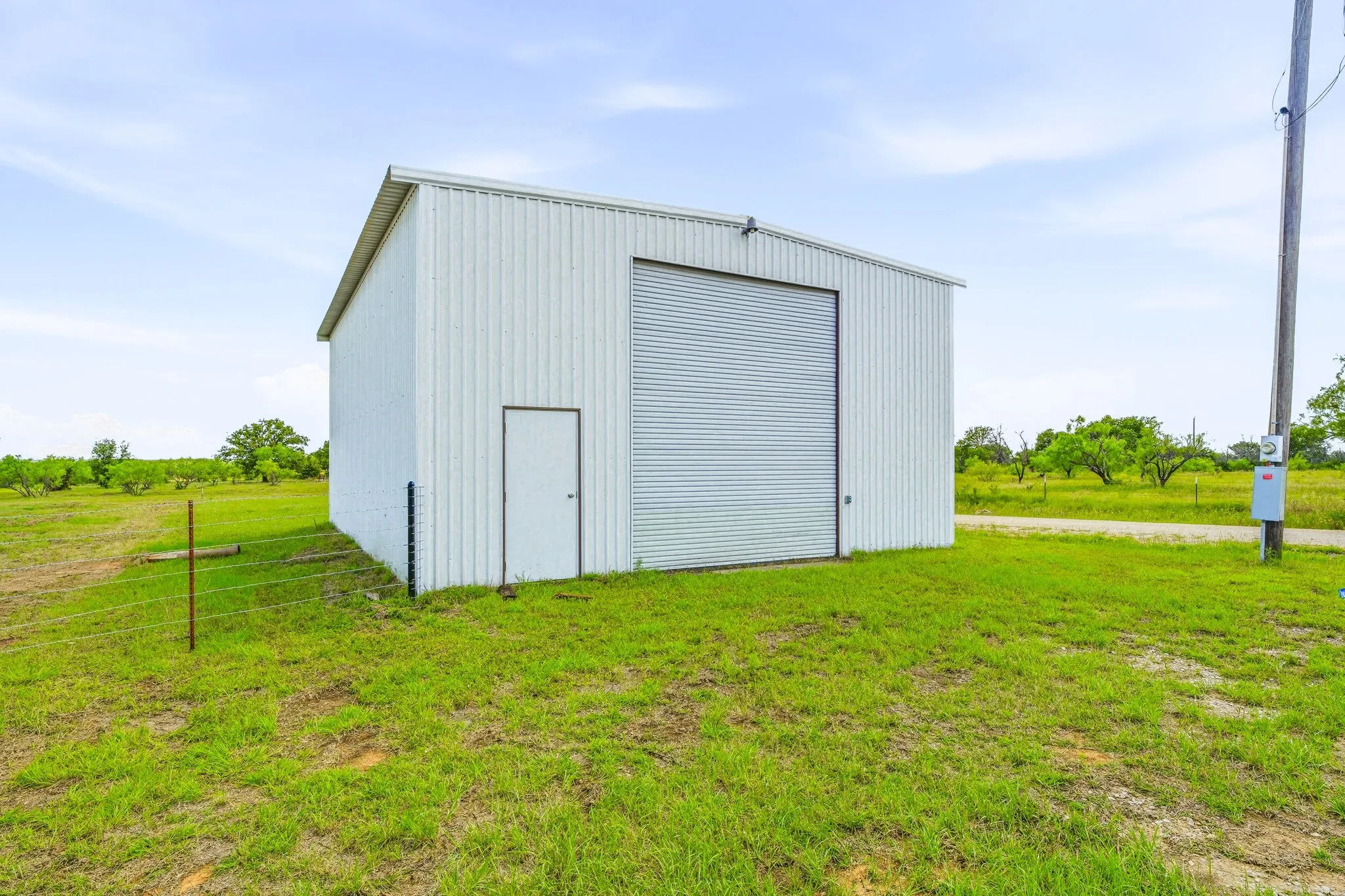 Single Family Residence For Sale in Eastland County , 2309 County Road 295, Carbon, Texas 76435, 2 Bedroom, 2 Bathroom, Garage spaces, 1,920 Sqft, built in 1960, mls#21287293, Real Estate Agent in Carbon, Homes For Sale in Eastland county, Homes For Sale in Carbon, Realtor in Carbon Texas, Real Estate Brokerage Independent Realty Texas, Luminita Cordes Realtor