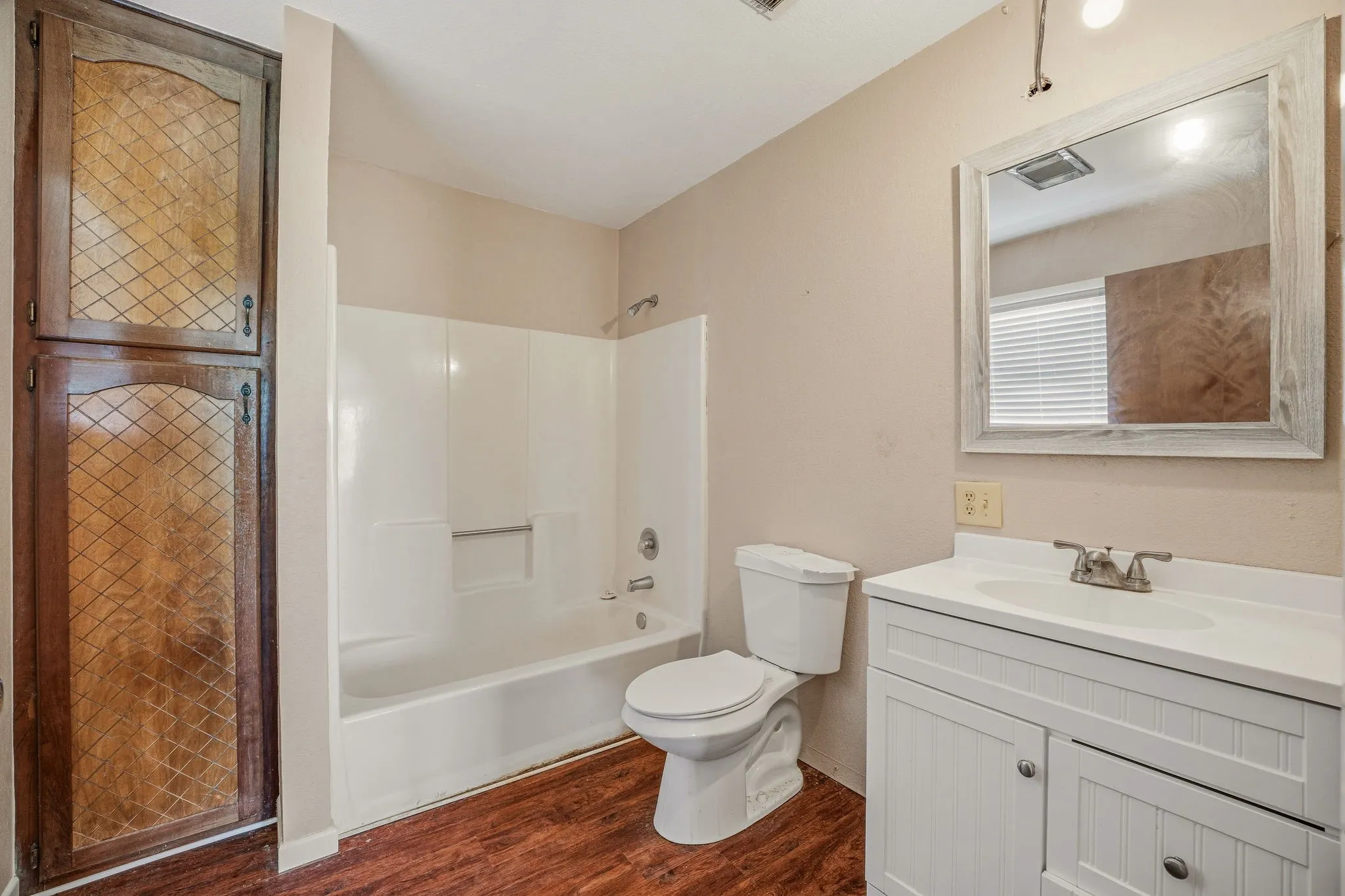 Single Family Residence For Sale in Eastland County , 2309 County Road 295, Carbon, Texas 76435, 2 Bedroom, 2 Bathroom, Garage spaces, 1,920 Sqft, built in 1960, mls#21287293, Real Estate Agent in Carbon, Homes For Sale in Eastland county, Homes For Sale in Carbon, Realtor in Carbon Texas, Real Estate Brokerage Independent Realty Texas, Luminita Cordes Realtor