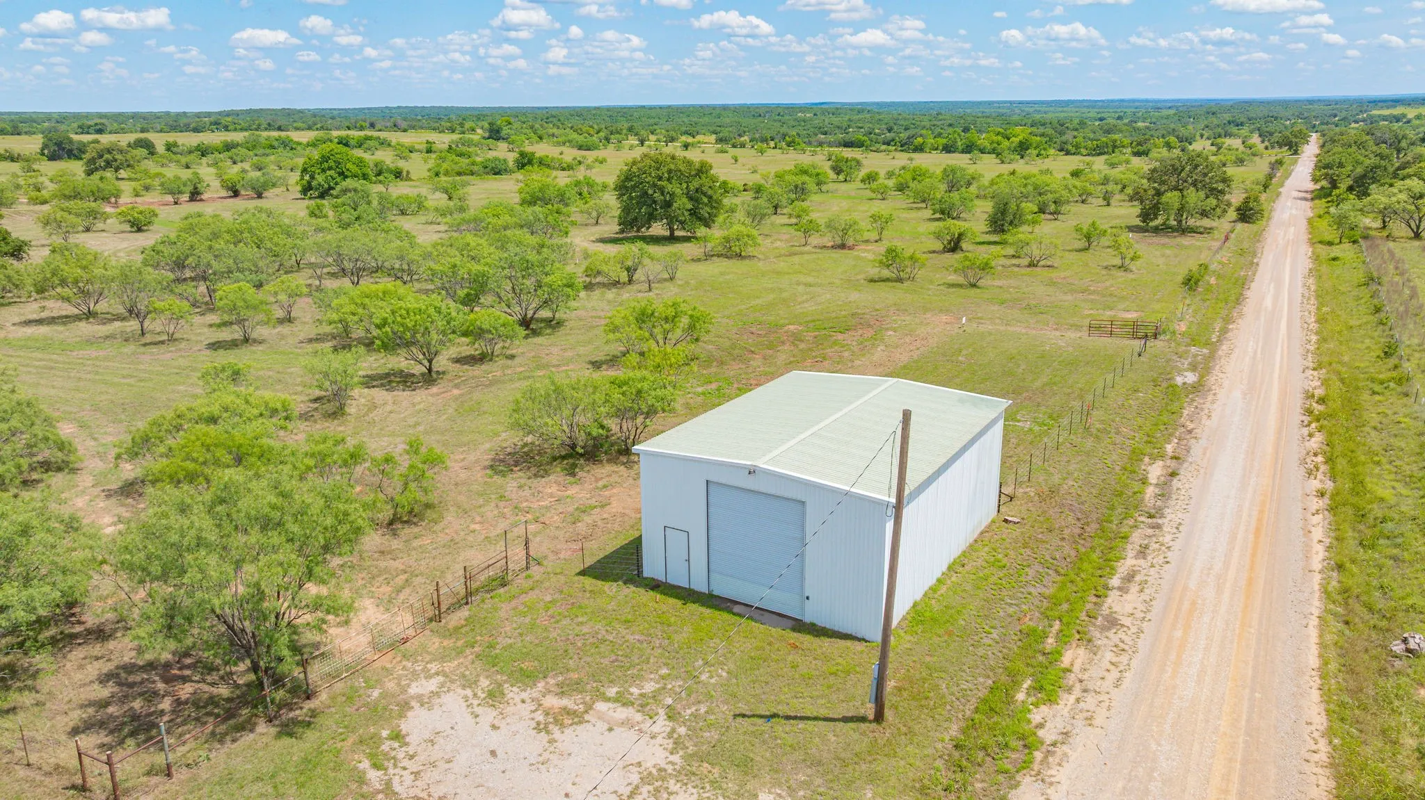Single Family Residence For Sale in Eastland County , 2309 County Road 295, Carbon, Texas 76435, 2 Bedroom, 2 Bathroom, Garage spaces, 1,920 Sqft, built in 1960, mls#21287293, Real Estate Agent in Carbon, Homes For Sale in Eastland county, Homes For Sale in Carbon, Realtor in Carbon Texas, Real Estate Brokerage Independent Realty Texas, Luminita Cordes Realtor