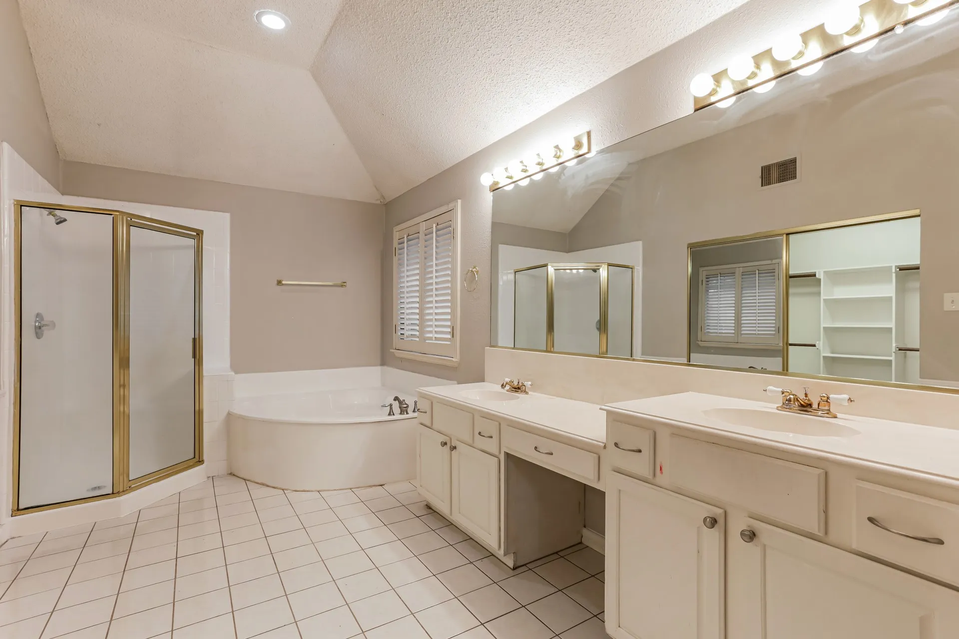 Single Family Residence For Rent in Dallas County , 2329 Bent Brook Drive, Mesquite, Texas 75181, 5 Bedroom, 3 Bathroom, 2 Garage spaces, 3,094 Sqft, built in 1992, mls#21287318, Real Estate Agent in Mesquite, Homes For Rent in Dallas county, Homes For Rent in Mesquite, Realtor in Mesquite Texas, Real Estate Brokerage Independent Realty Texas, Luminita Cordes Realtor
