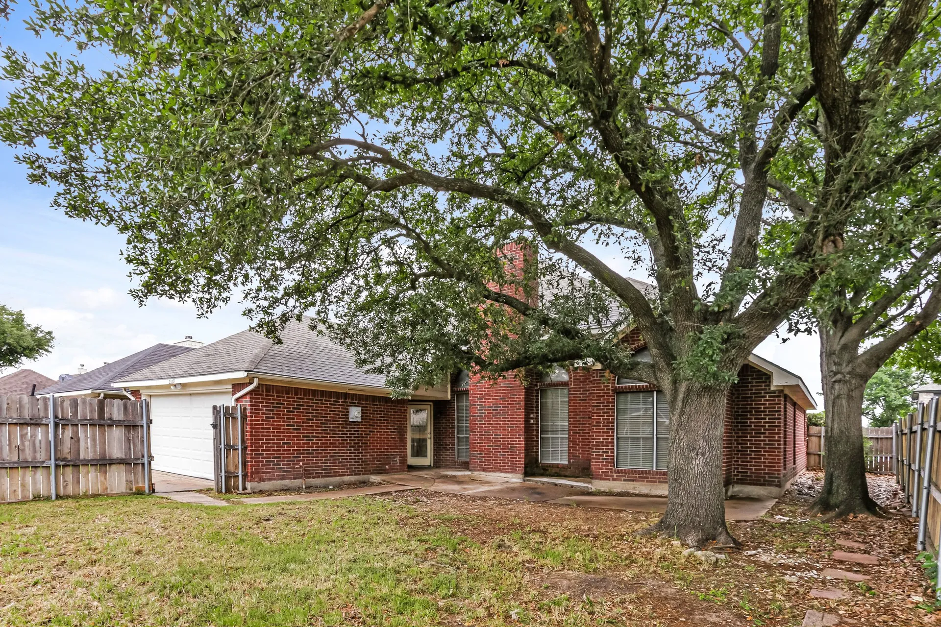 Single Family Residence For Rent in Dallas County , 2329 Bent Brook Drive, Mesquite, Texas 75181, 5 Bedroom, 3 Bathroom, 2 Garage spaces, 3,094 Sqft, built in 1992, mls#21287318, Real Estate Agent in Mesquite, Homes For Rent in Dallas county, Homes For Rent in Mesquite, Realtor in Mesquite Texas, Real Estate Brokerage Independent Realty Texas, Luminita Cordes Realtor
