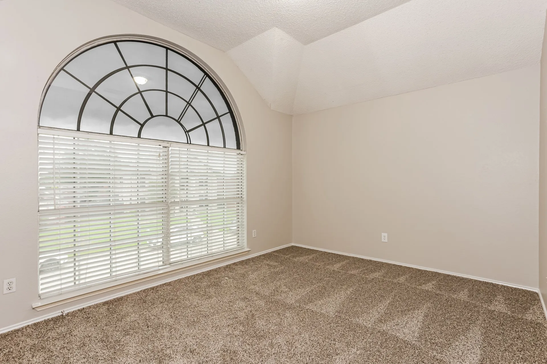 Single Family Residence For Rent in Dallas County , 2329 Bent Brook Drive, Mesquite, Texas 75181, 5 Bedroom, 3 Bathroom, 2 Garage spaces, 3,094 Sqft, built in 1992, mls#21287318, Real Estate Agent in Mesquite, Homes For Rent in Dallas county, Homes For Rent in Mesquite, Realtor in Mesquite Texas, Real Estate Brokerage Independent Realty Texas, Luminita Cordes Realtor