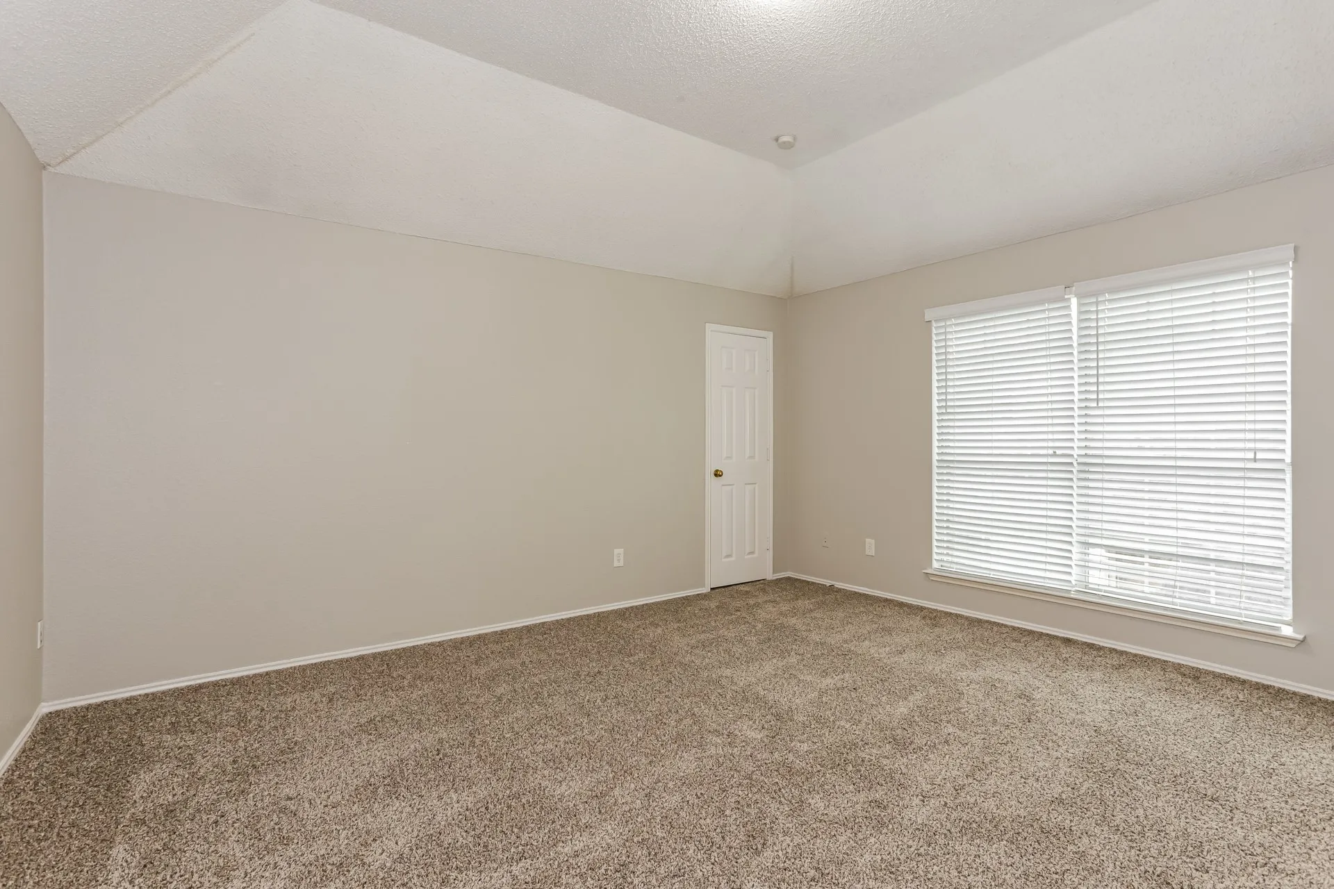 Single Family Residence For Rent in Dallas County , 2329 Bent Brook Drive, Mesquite, Texas 75181, 5 Bedroom, 3 Bathroom, 2 Garage spaces, 3,094 Sqft, built in 1992, mls#21287318, Real Estate Agent in Mesquite, Homes For Rent in Dallas county, Homes For Rent in Mesquite, Realtor in Mesquite Texas, Real Estate Brokerage Independent Realty Texas, Luminita Cordes Realtor