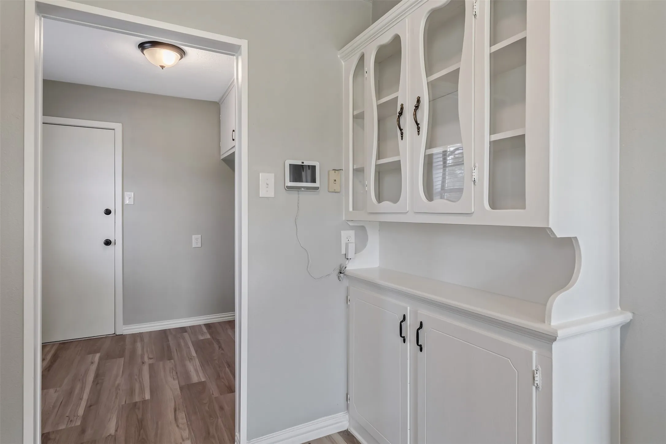 Single Family Residence For Sale in Wood County , 3015 E US Highway 80, Mineola, Texas 75773, 3 Bedroom, 2 Bathroom, 2 Garage spaces, 1,476 Sqft, built in 1970, mls#21287321, Real Estate Agent in Mineola, Homes For Sale in Wood county, Homes For Sale in Mineola, Realtor in Mineola Texas, Real Estate Brokerage Independent Realty Texas, Luminita Cordes Realtor